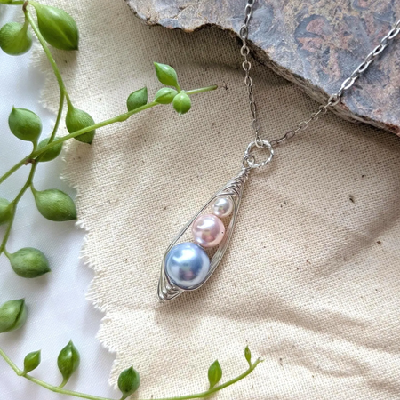 Three Peas In A Pod Necklace,Family Pod Necklace