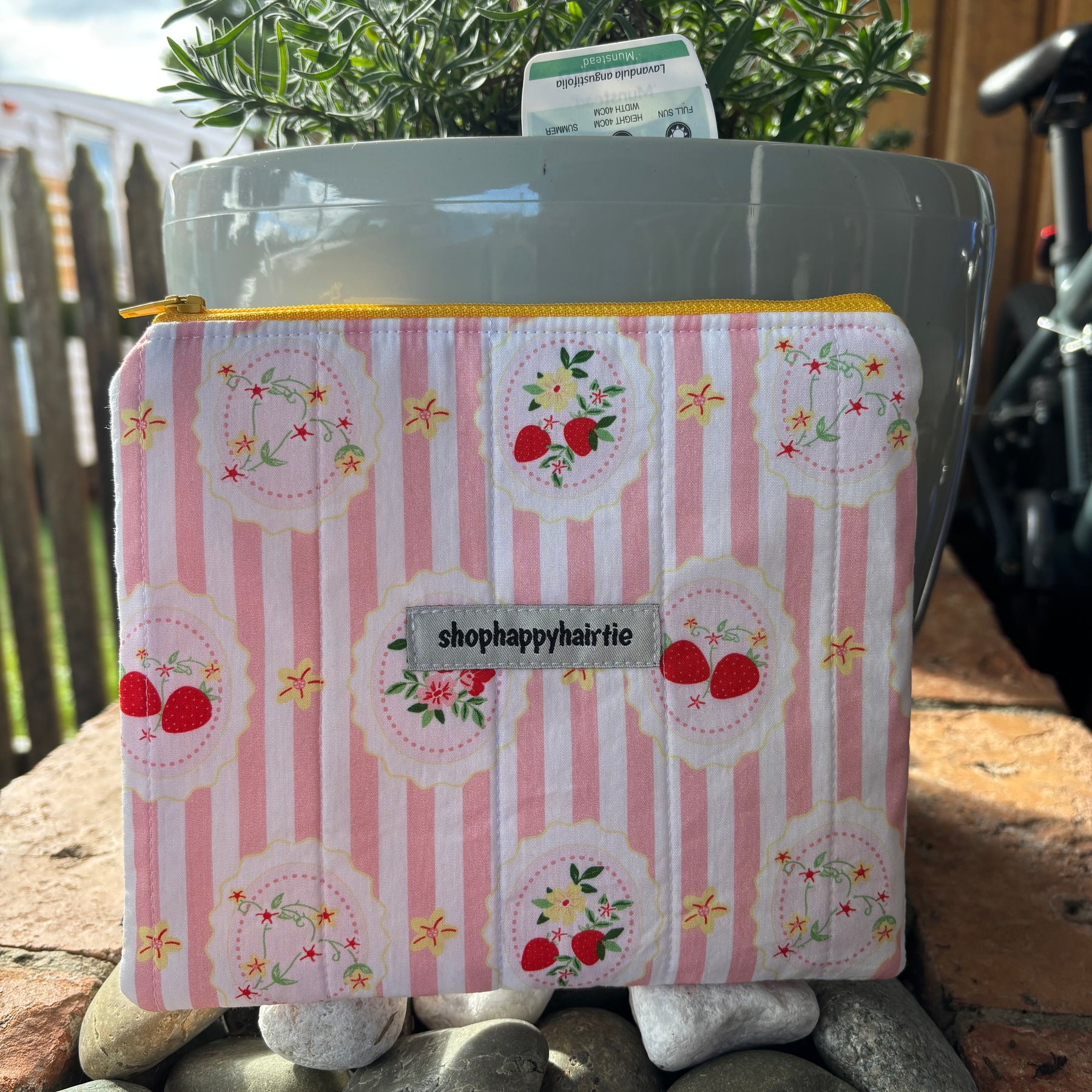 Handmade Quilted Cotton Zipper Pouch | Makeup Bag, Cosmetic Bag & Travel Organiser