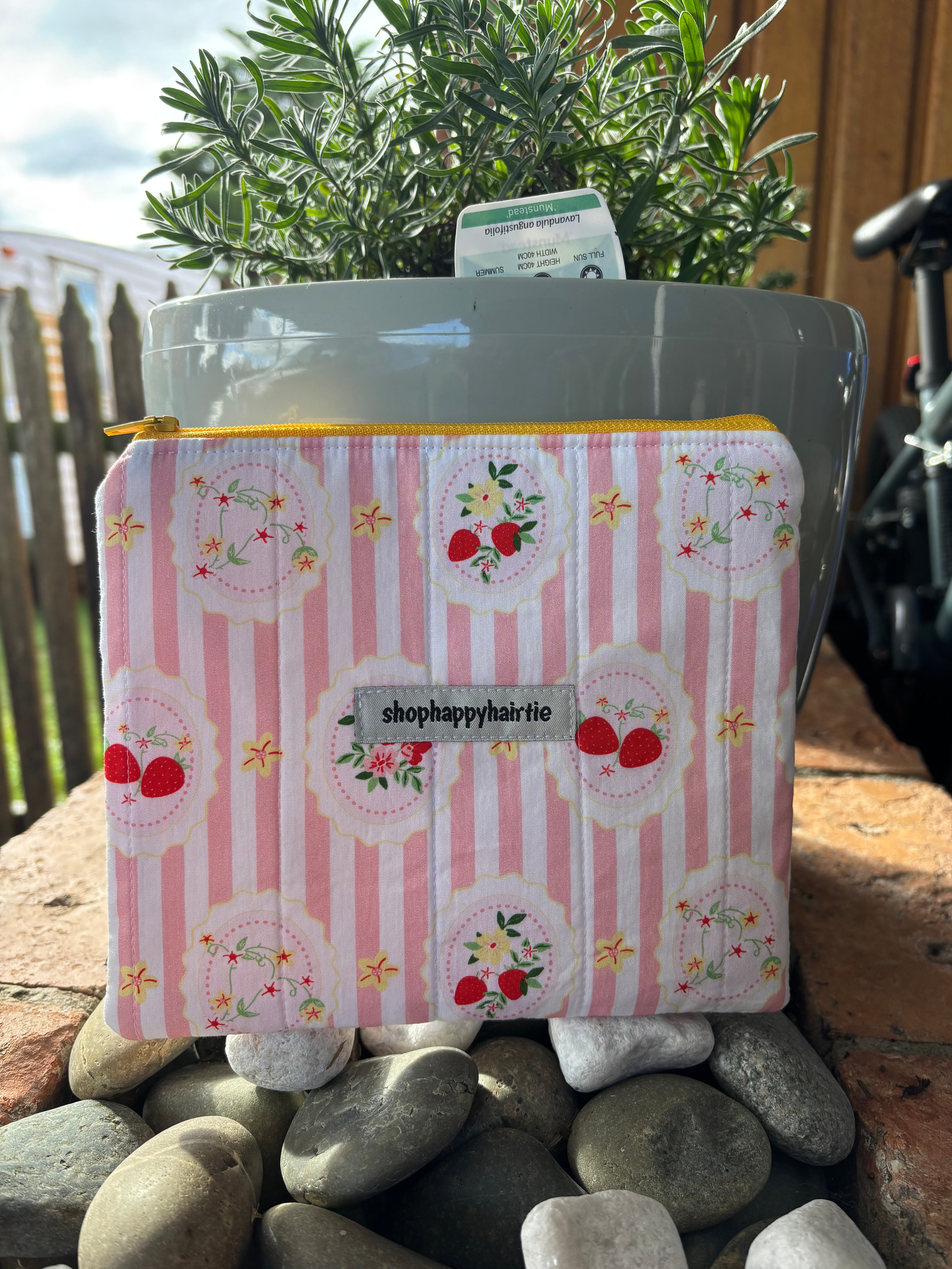 Handmade Quilted Cotton Zipper Pouch | Makeup Bag, Cosmetic Bag & Travel Organiser