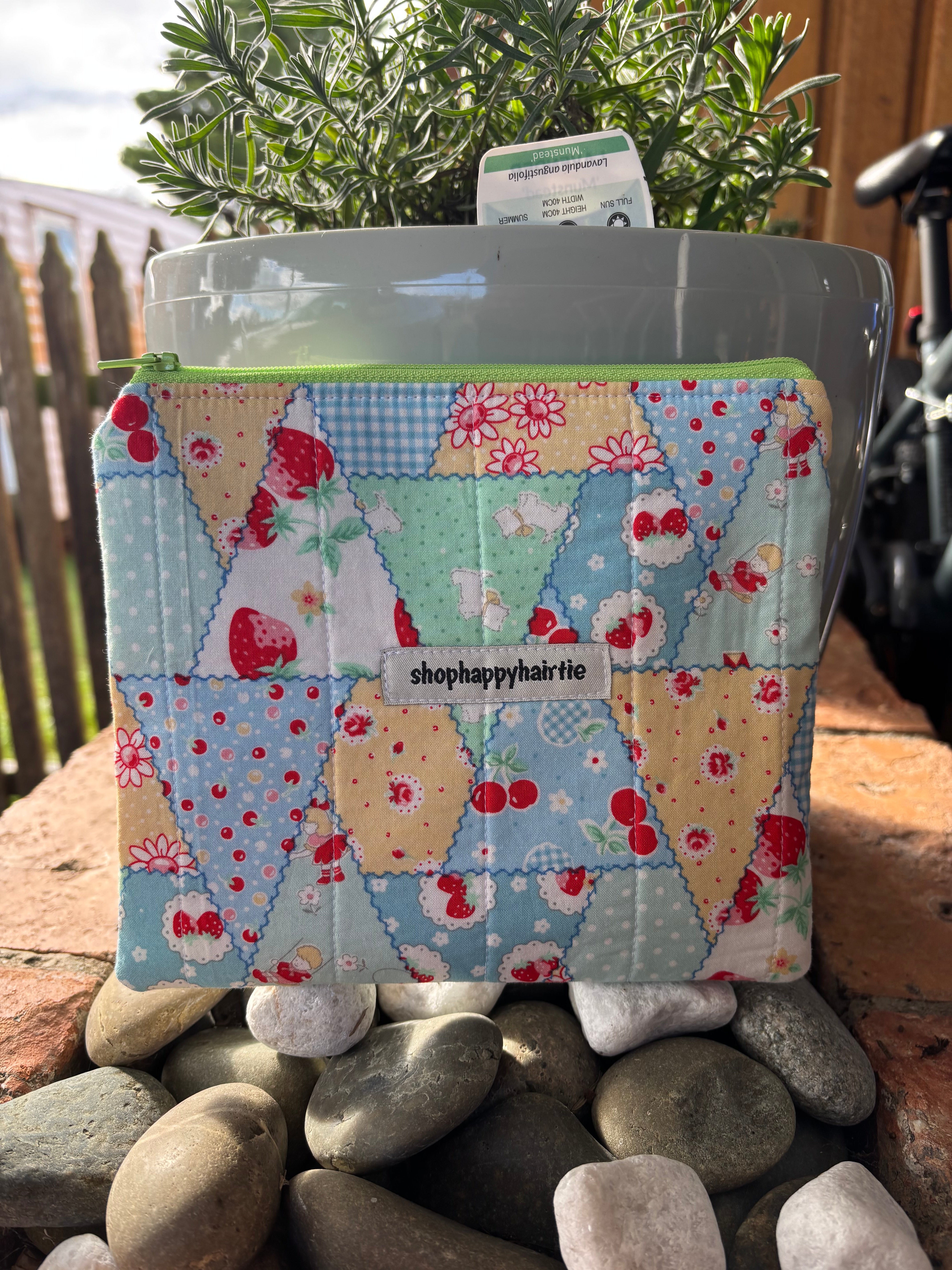 Handmade Quilted Cotton Zipper Pouch | Makeup Bag, Cosmetic Bag & Travel Organiser