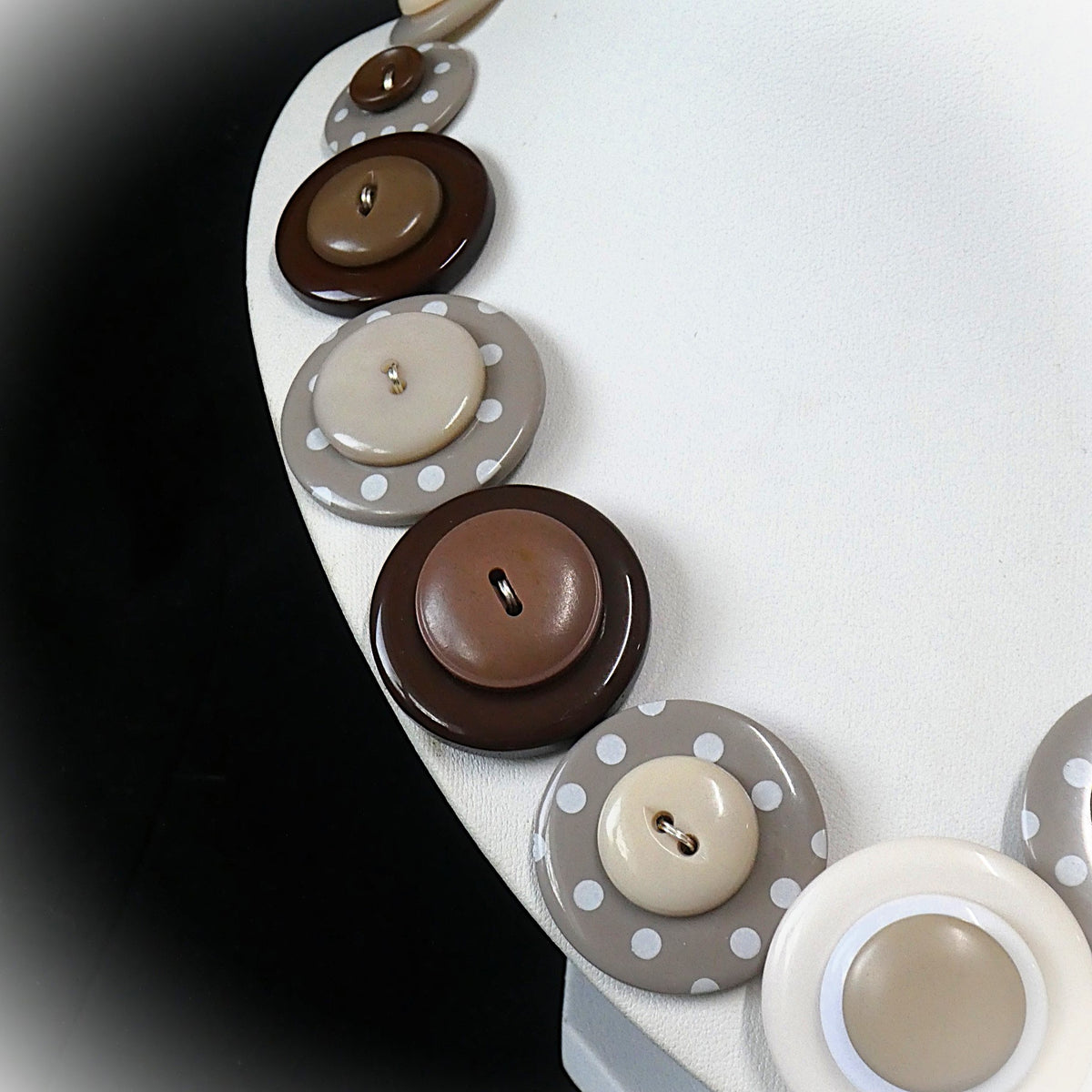 Button necklace - Cafe Latte