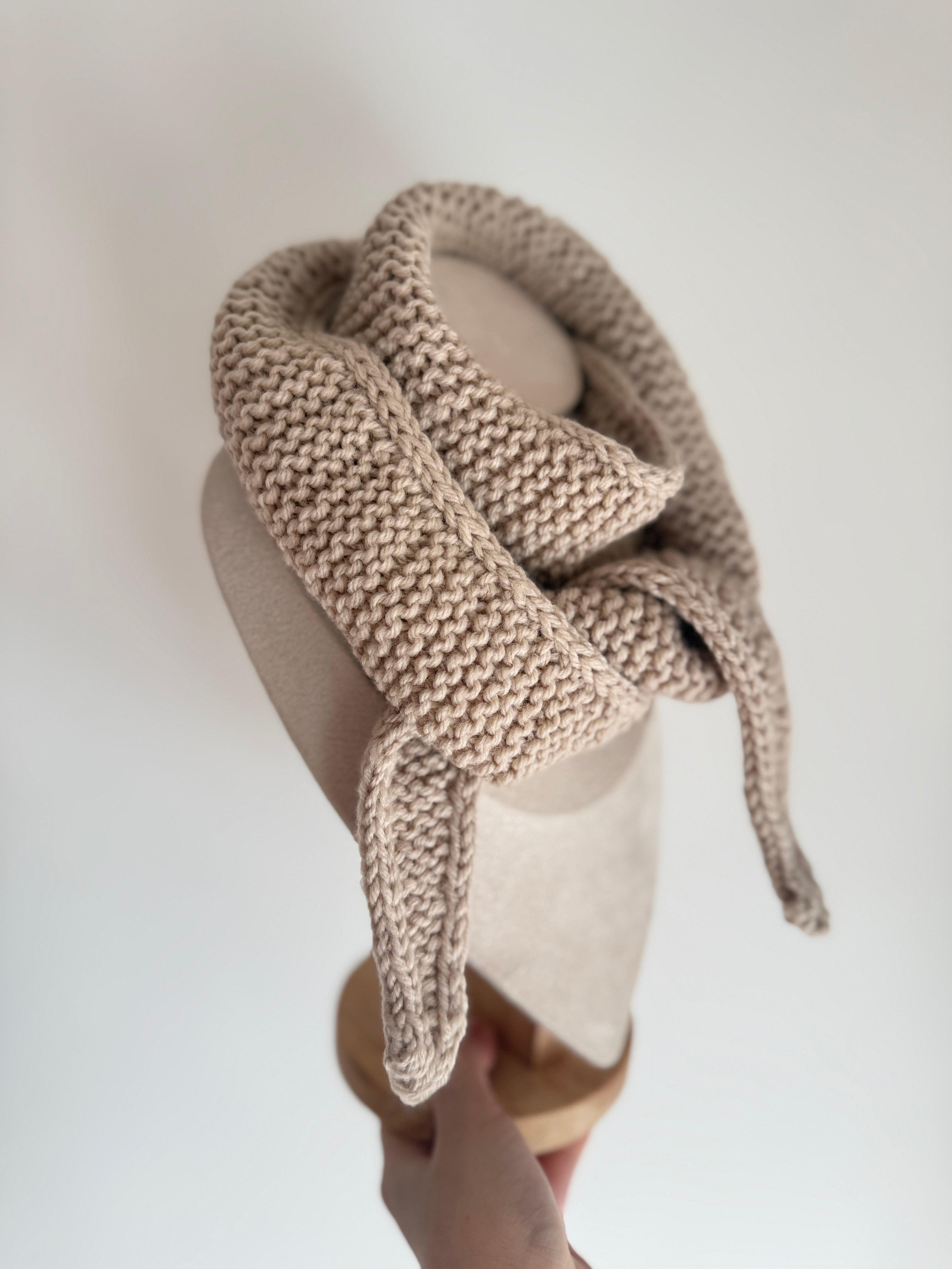 Knitted woolen sophie scarf in beige