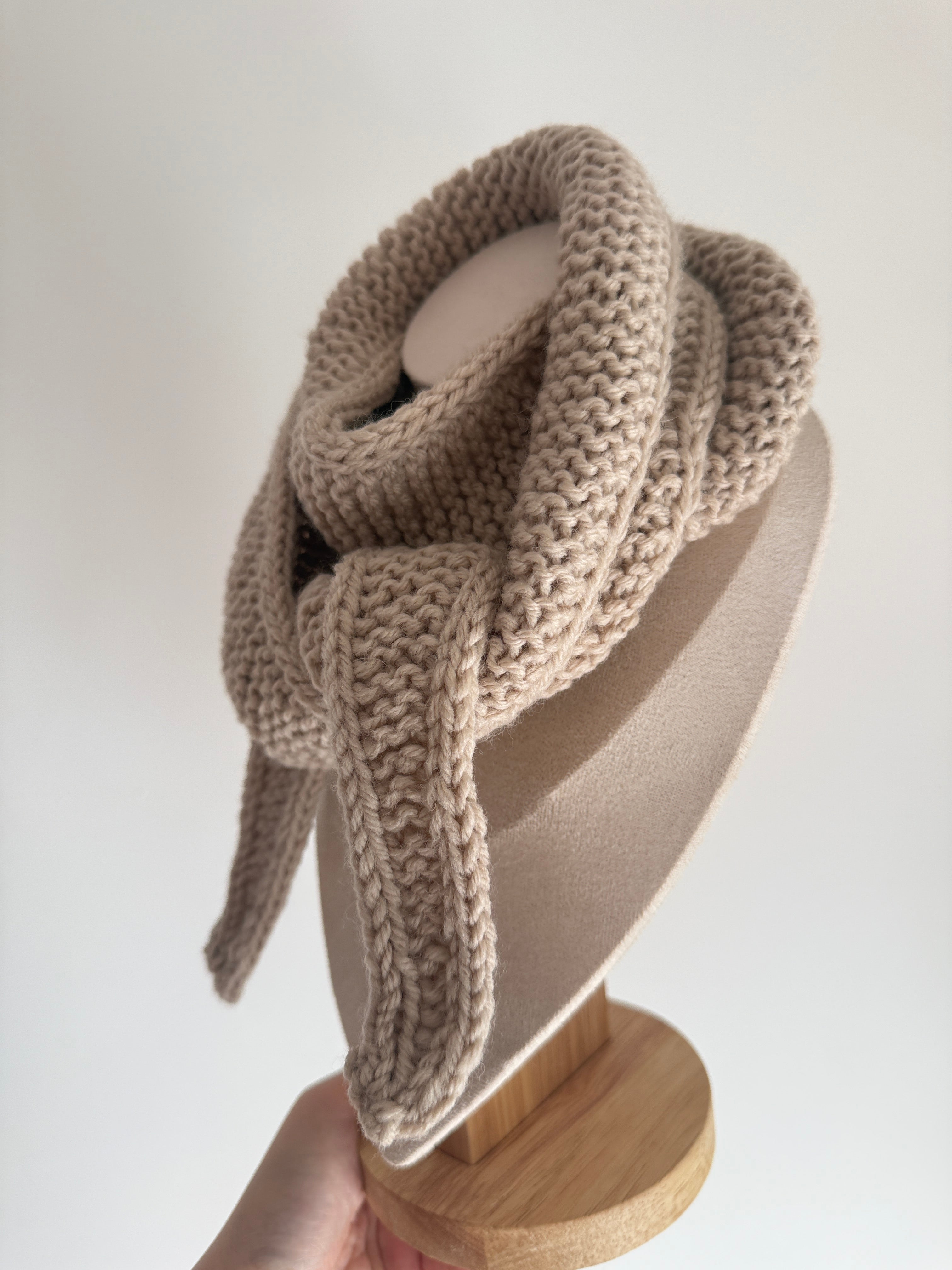 Knitted woolen sophie scarf in beige
