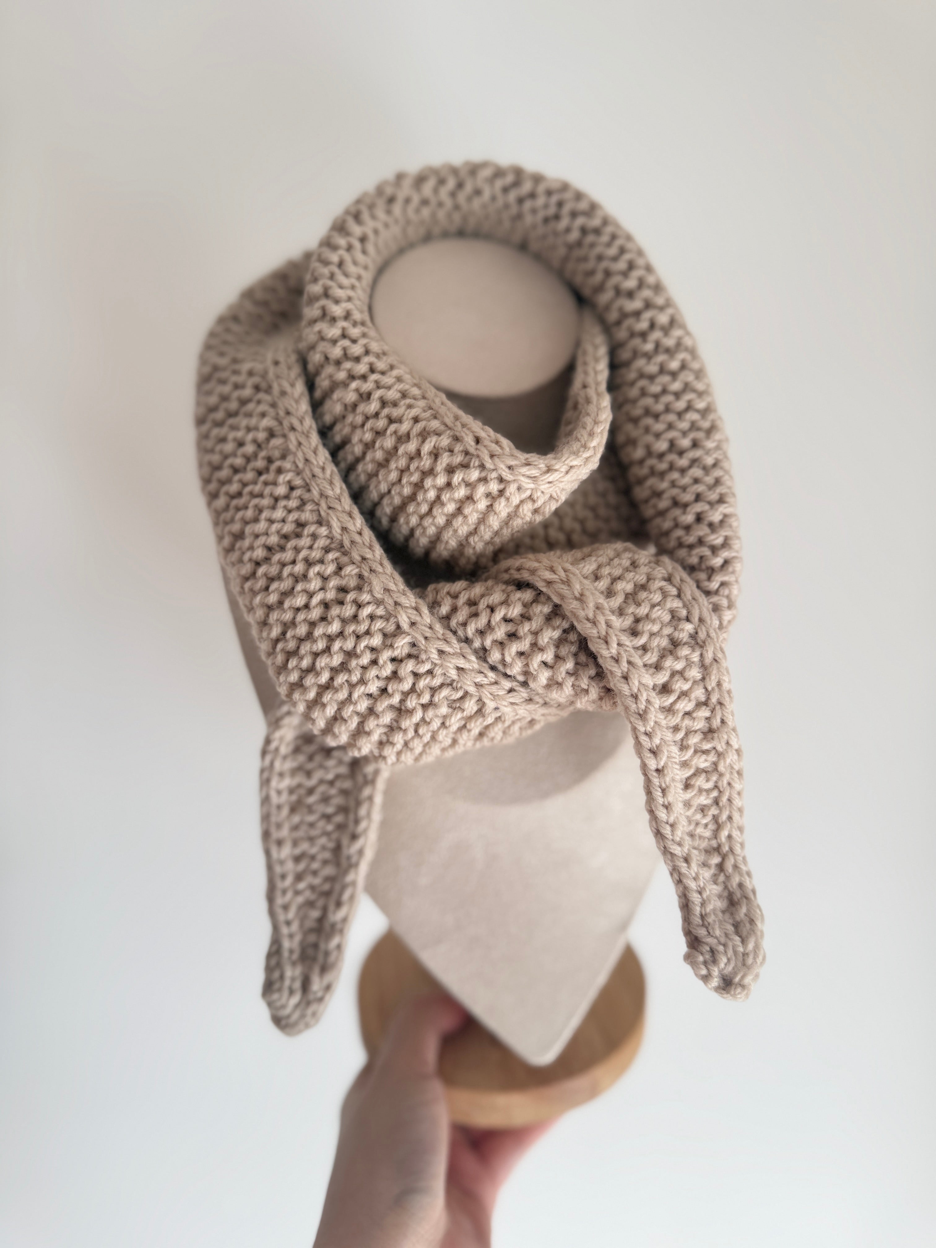 Knitted woolen sophie scarf in beige