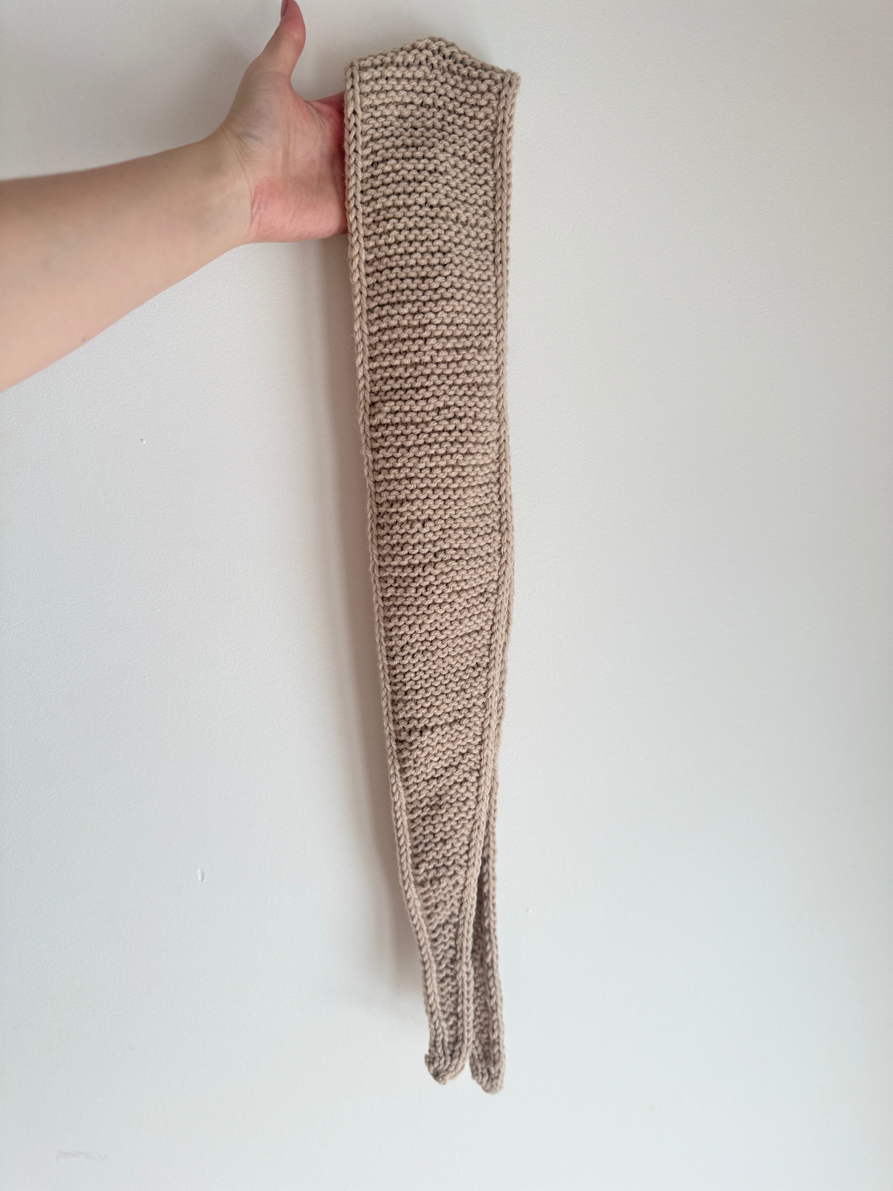 Knitted woolen sophie scarf in beige