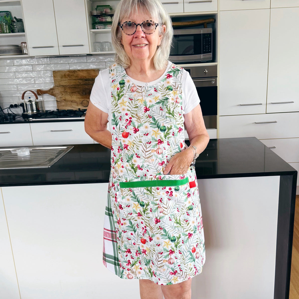 Christmas Japanese style cross back kitchen apron. Crafting, gardening, no ties apron.