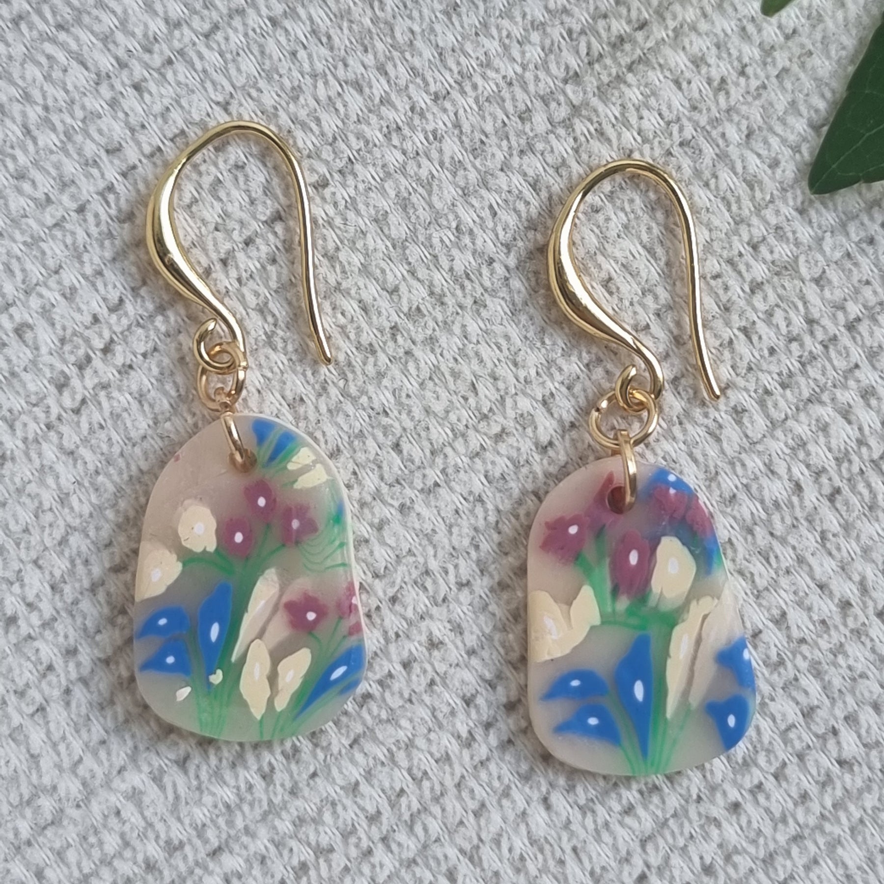Baby's Breath Bunch - Floral design dangle
