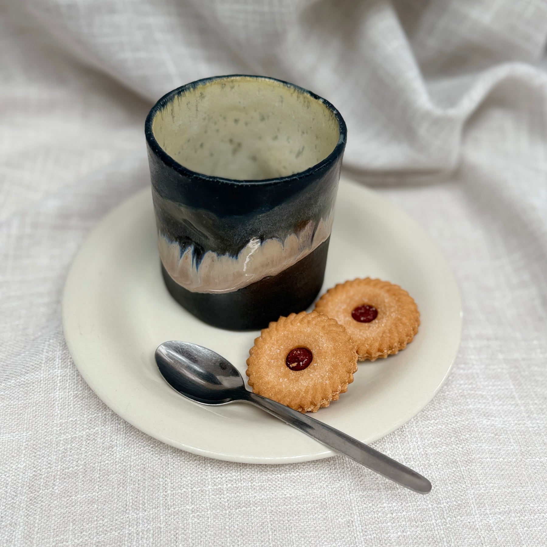 Thumbler ceramic mugs 350ml