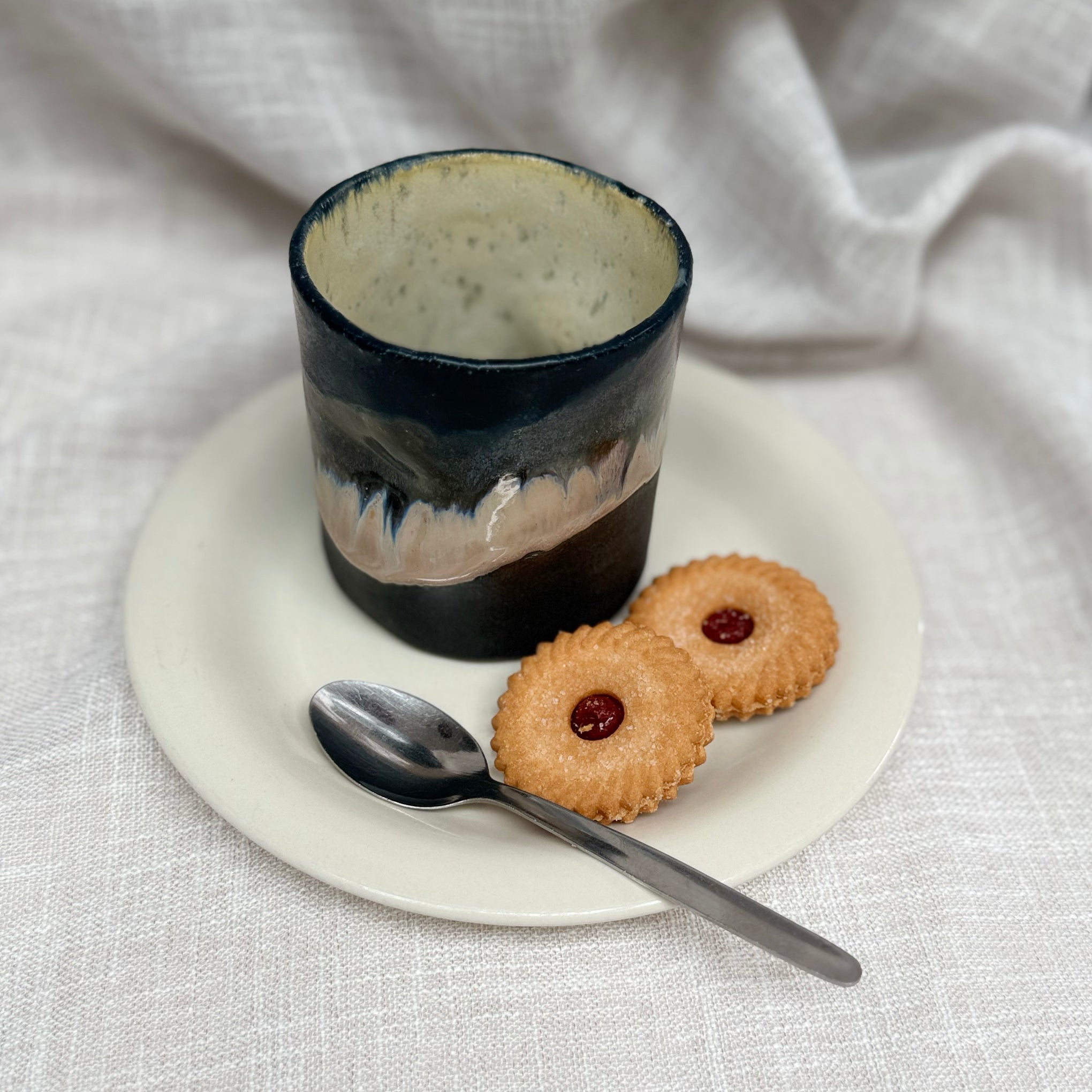 Thumbler ceramic mugs 350ml