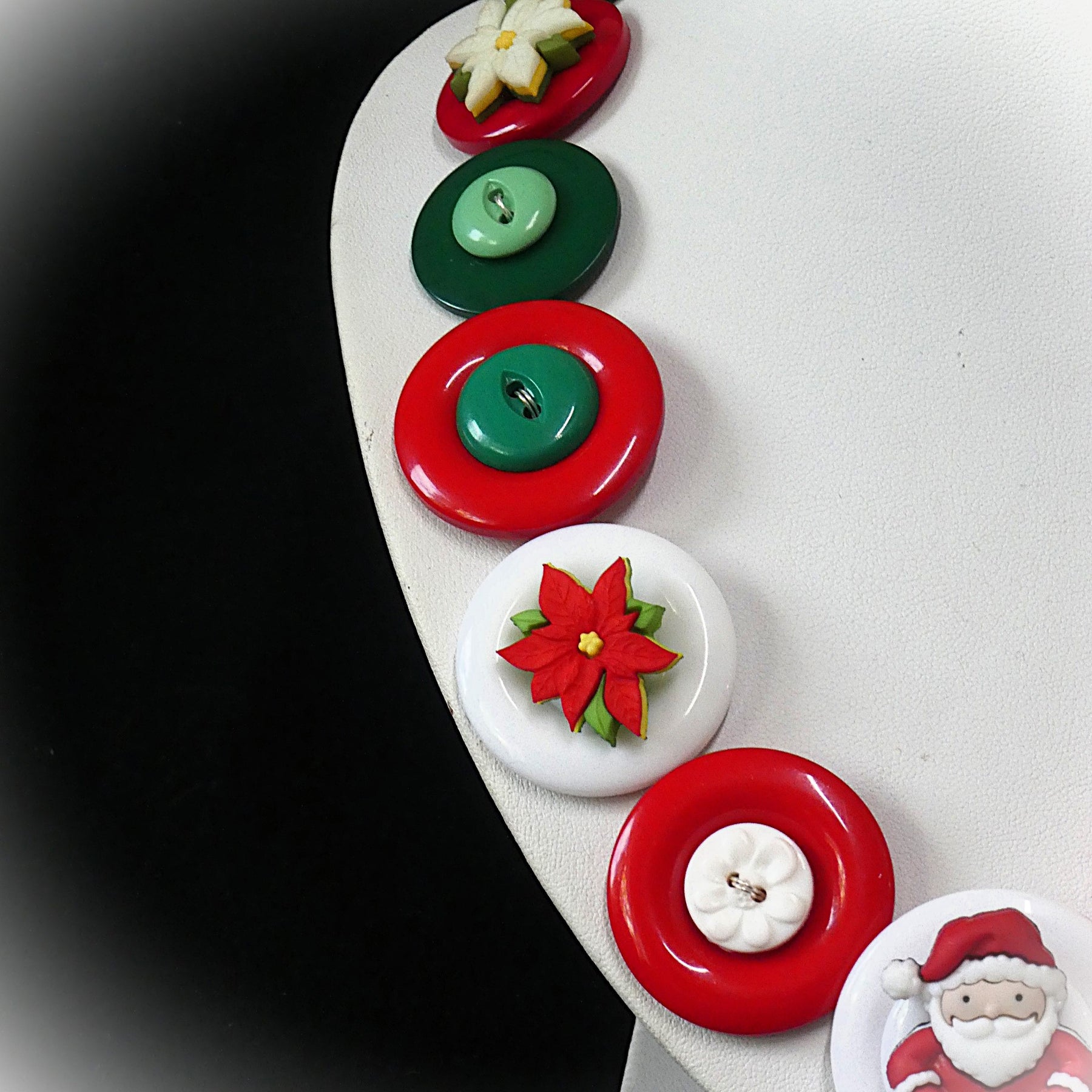 Christmas necklace - Santa's flowers