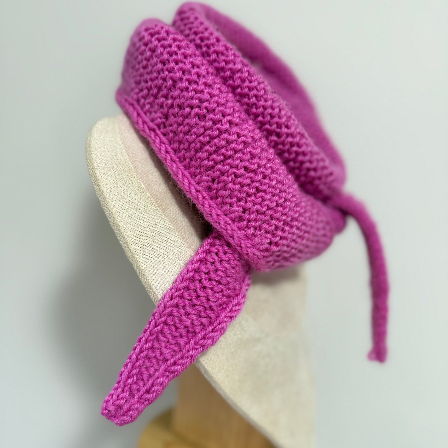 Knit sophie scarf in bright pink