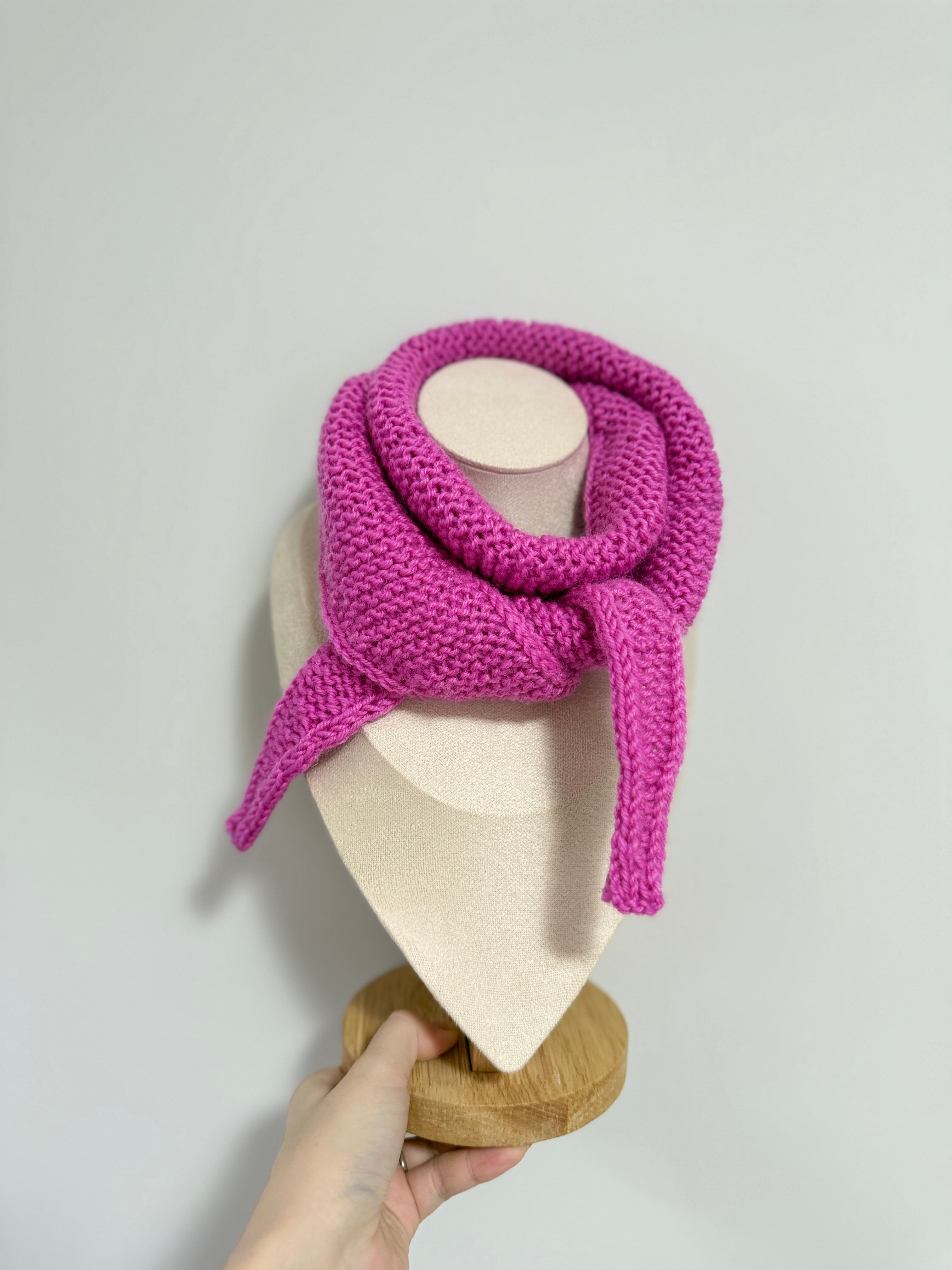 Knit sophie scarf in bright pink