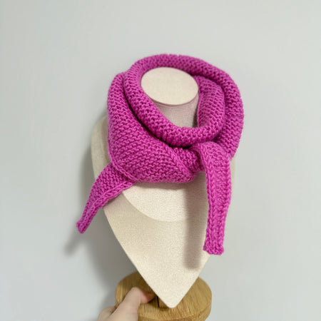 Knit sophie scarf in bright pink