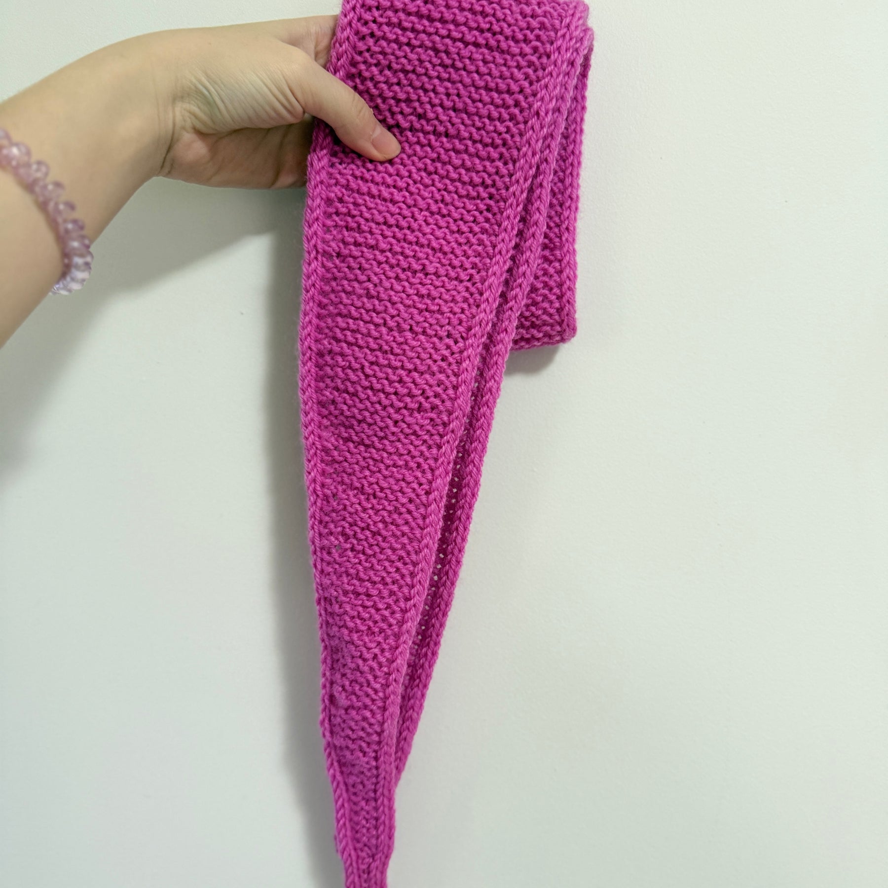 Knit sophie scarf in bright pink