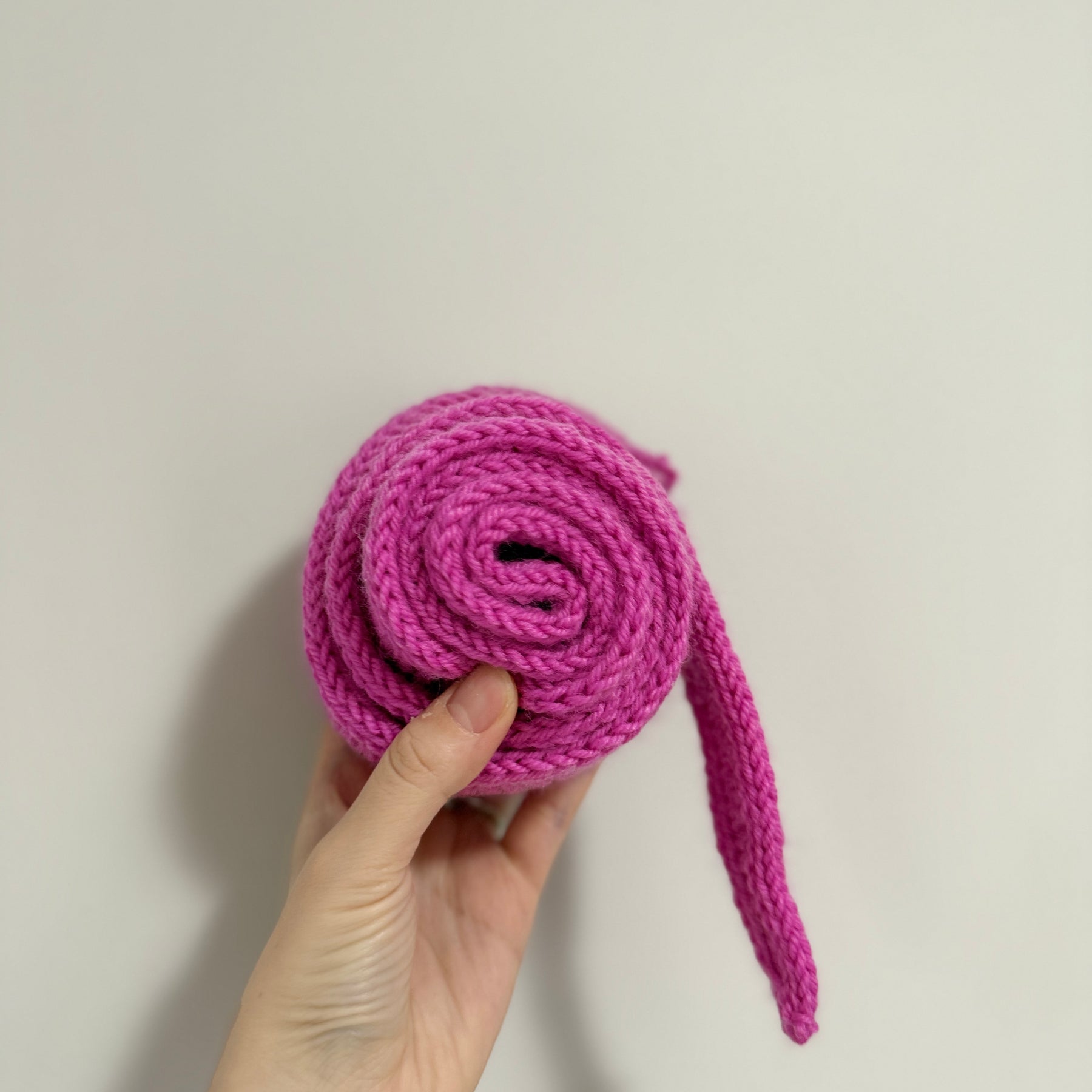 Knit sophie scarf in bright pink