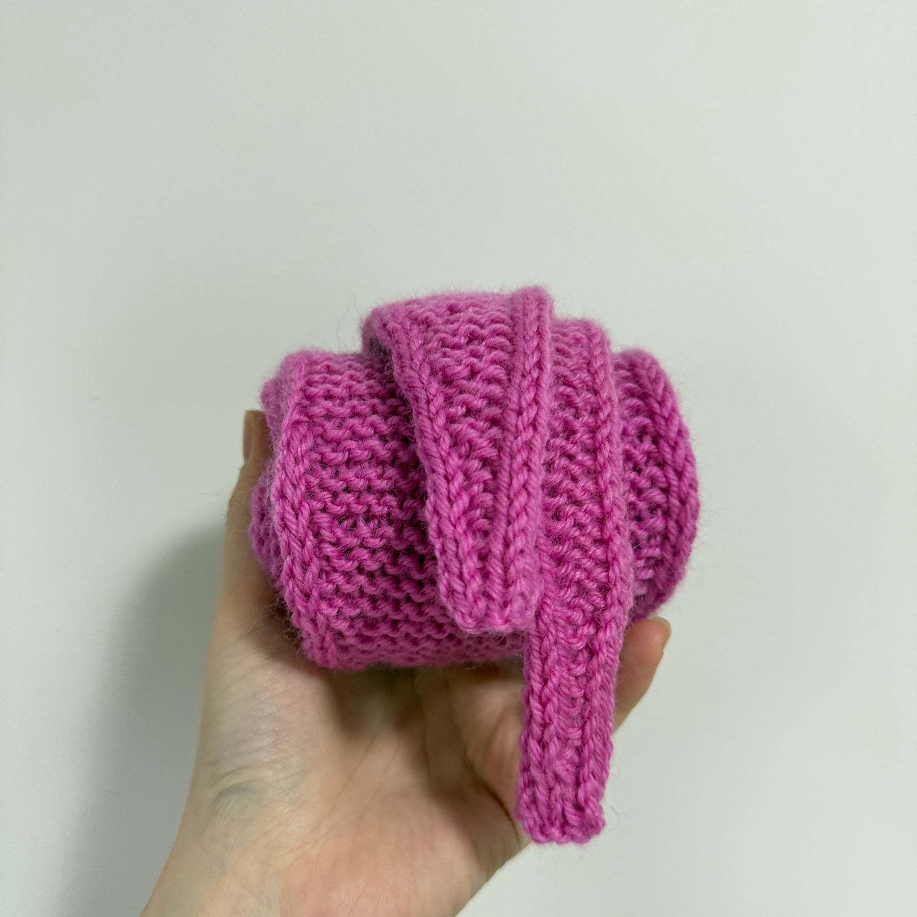 Knit sophie scarf in bright pink