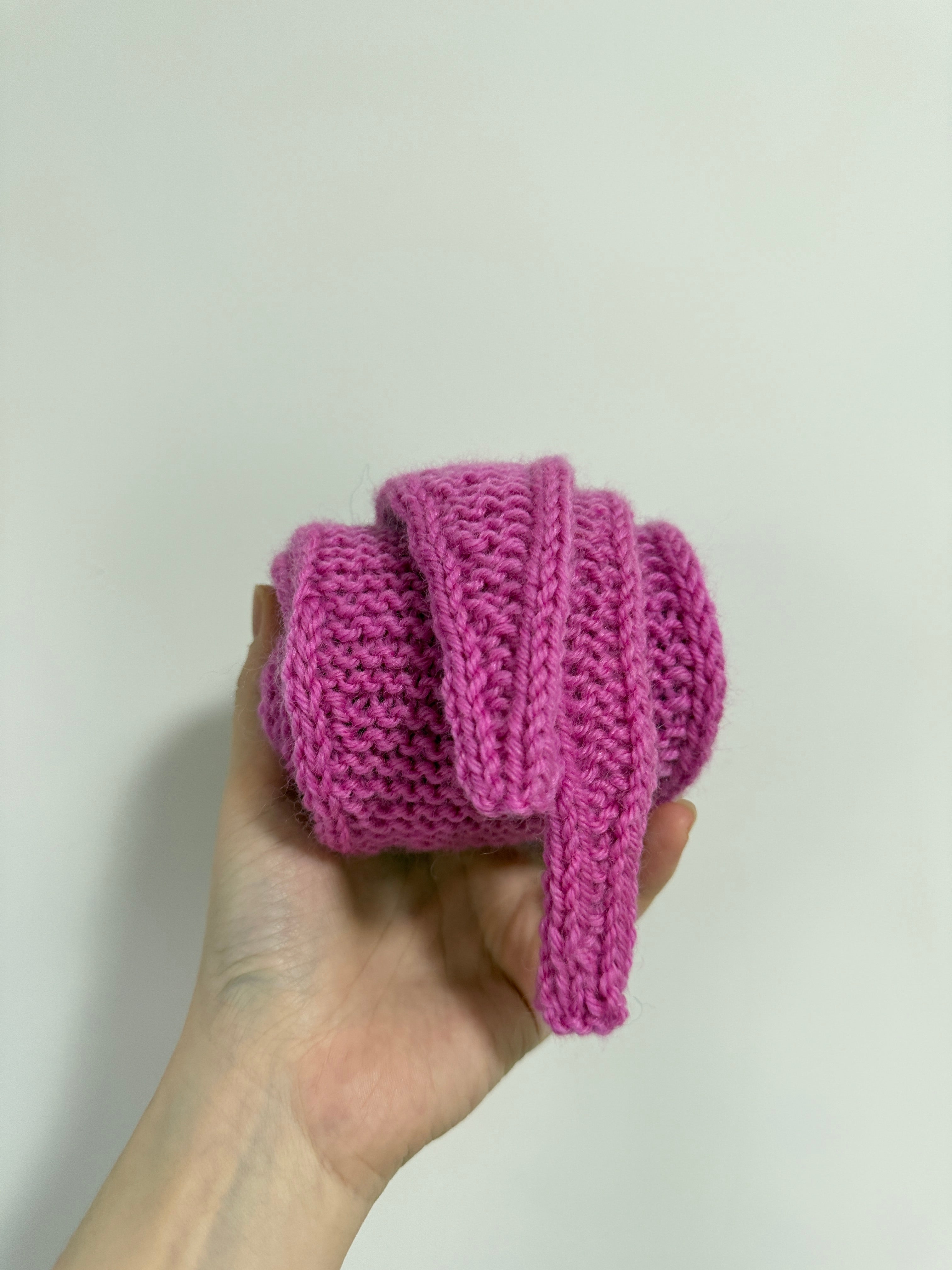 Knit sophie scarf in bright pink