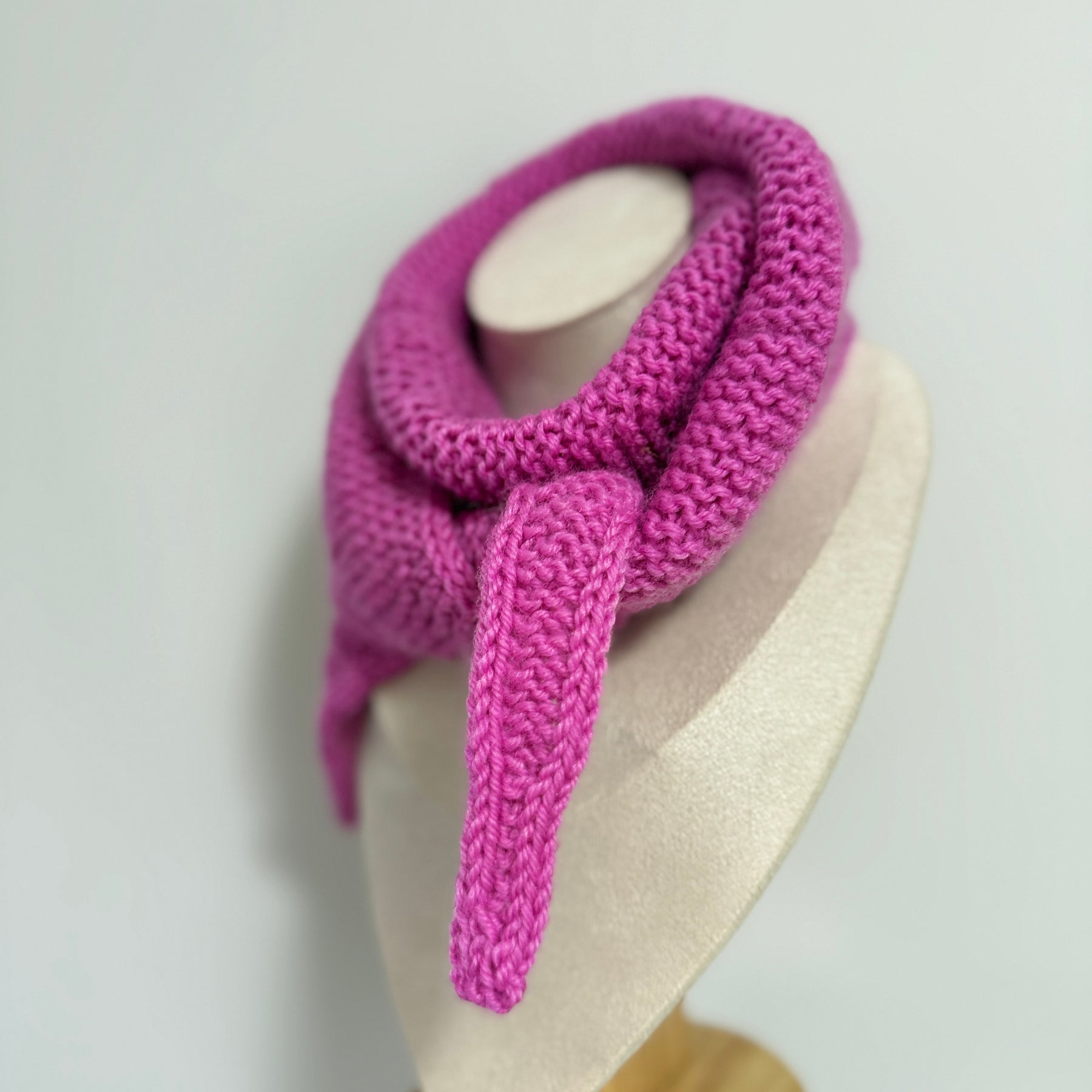 Knit sophie scarf in bright pink