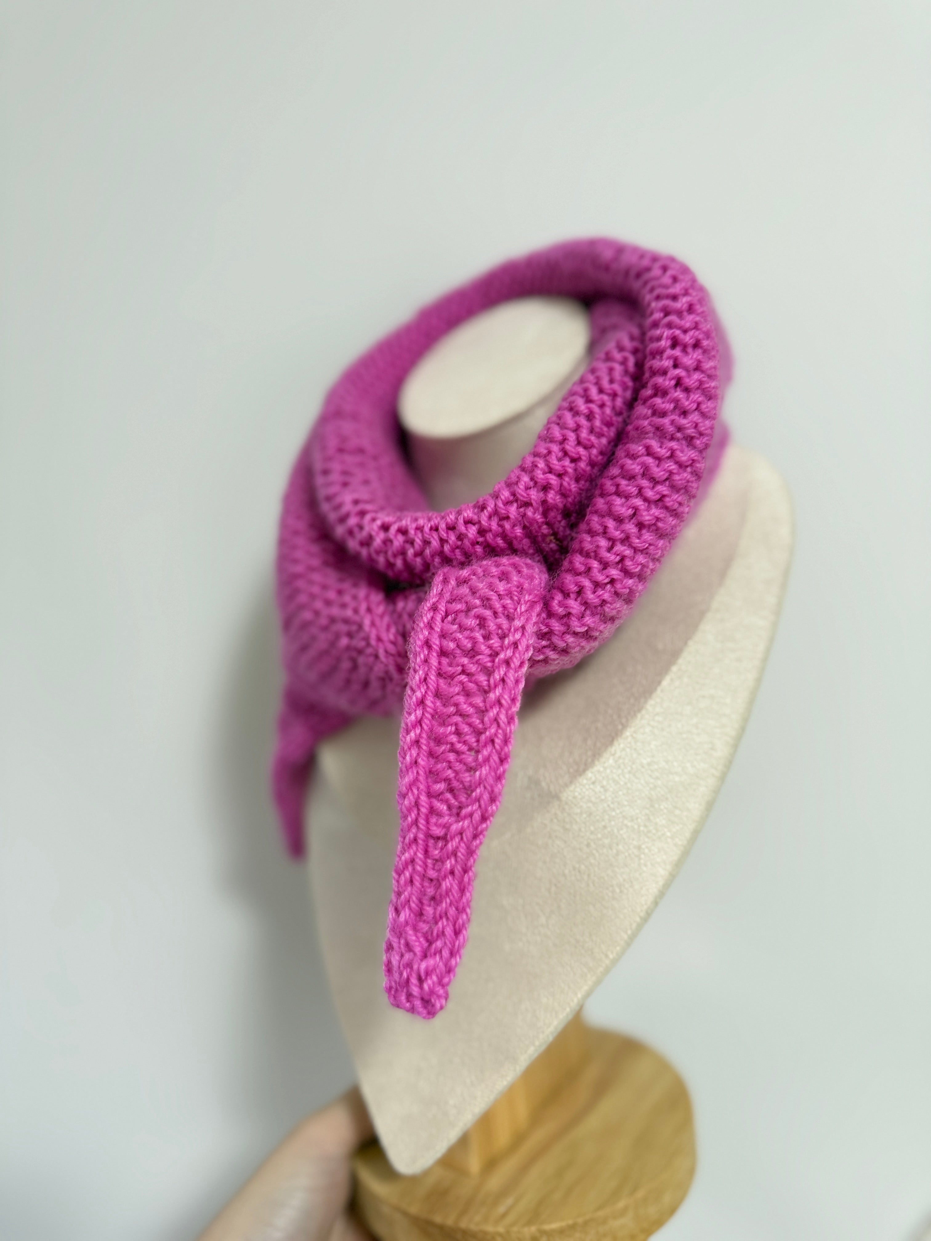 Knit sophie scarf in bright pink