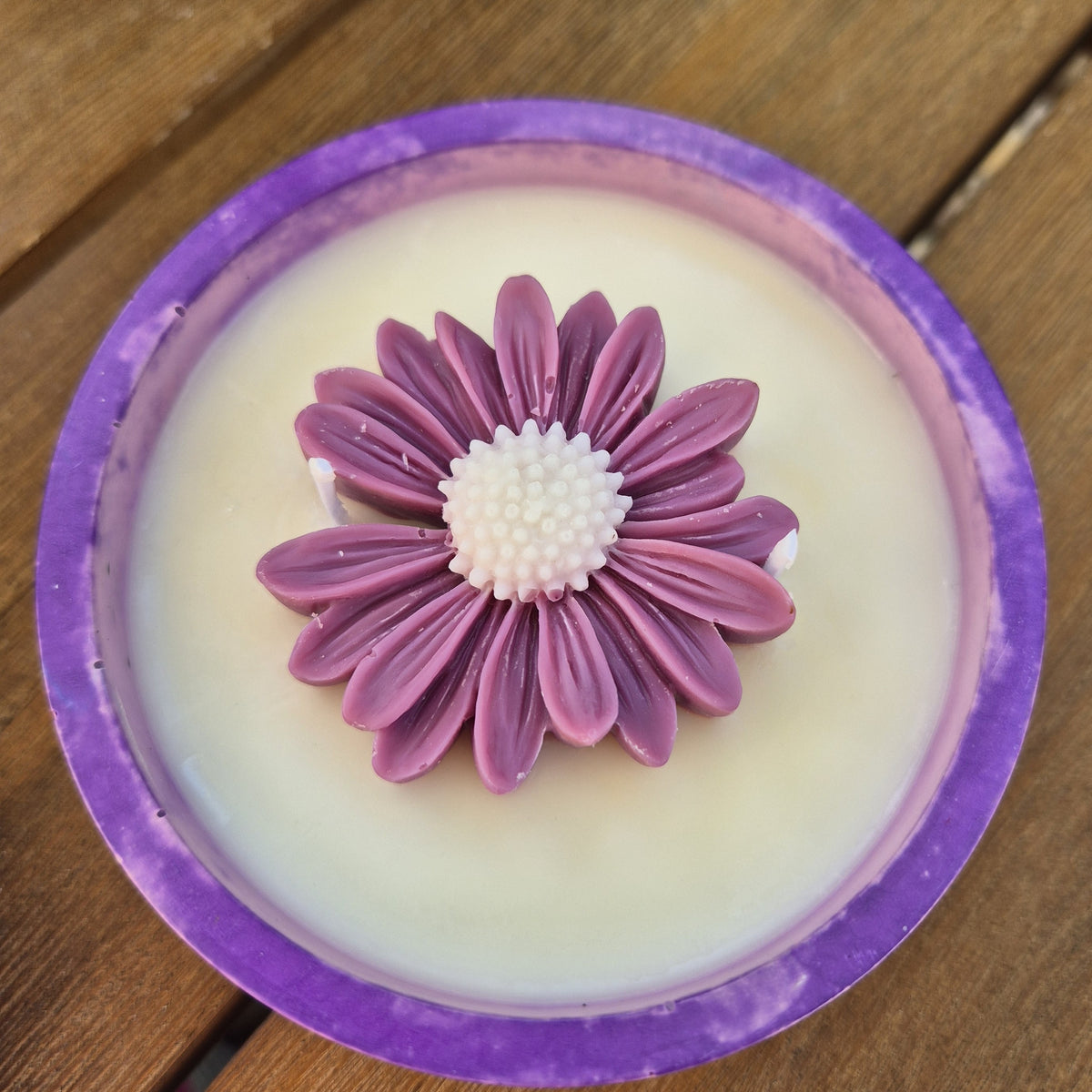 Round purple concrete bowl candle with rose soy wax daisy