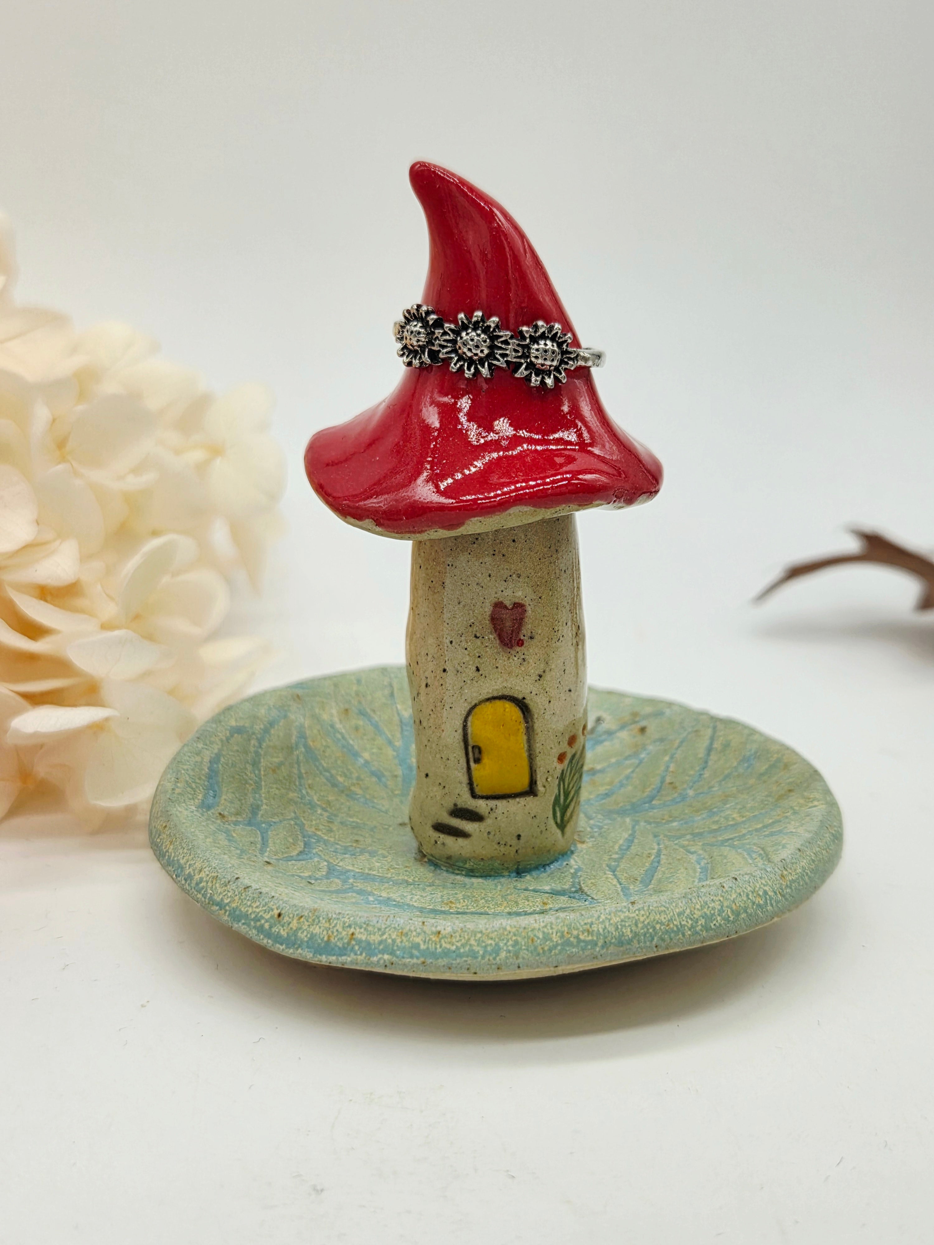 Toadstool Ring Dish Green and Red