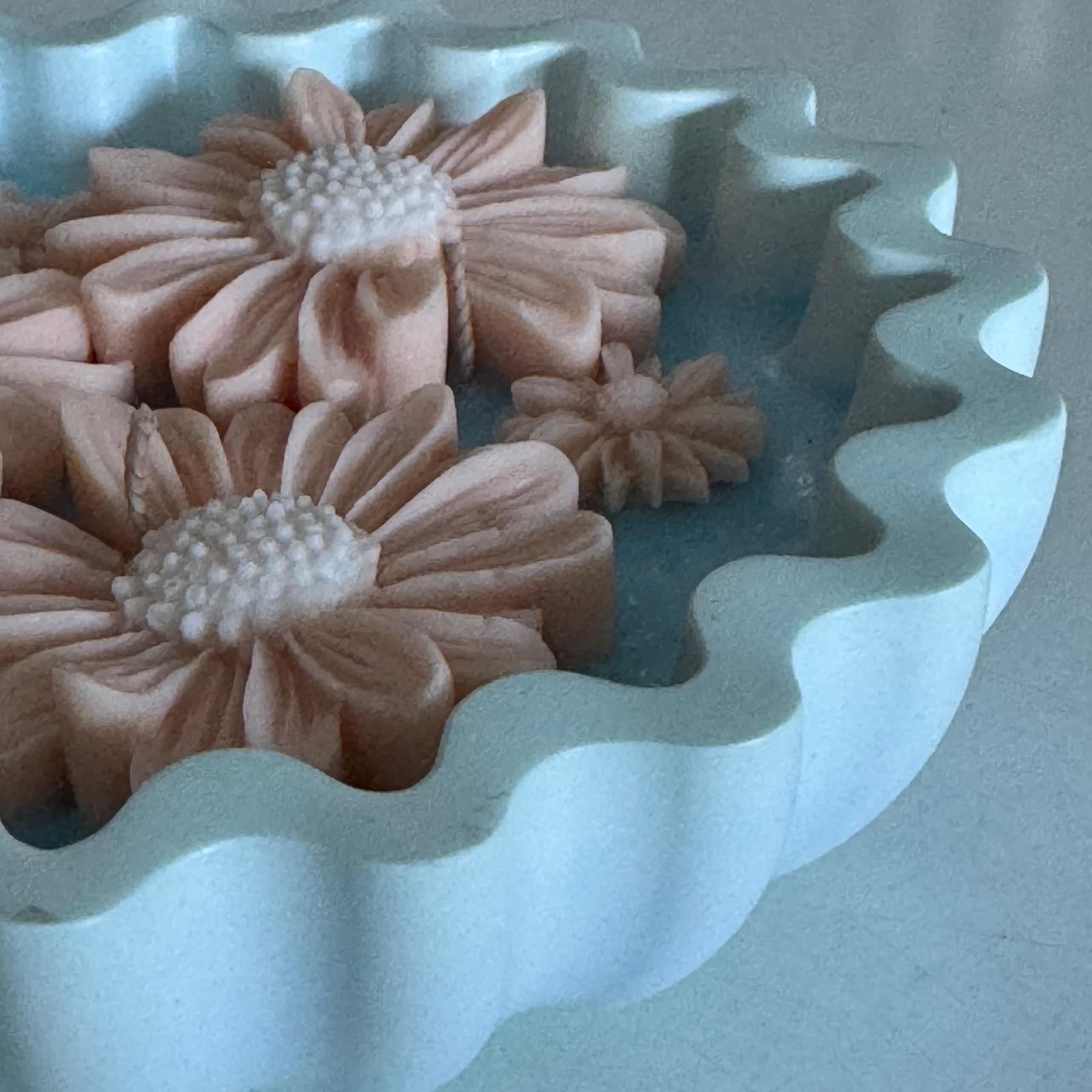 Blue and peach eco-concrete daisy bowl candle