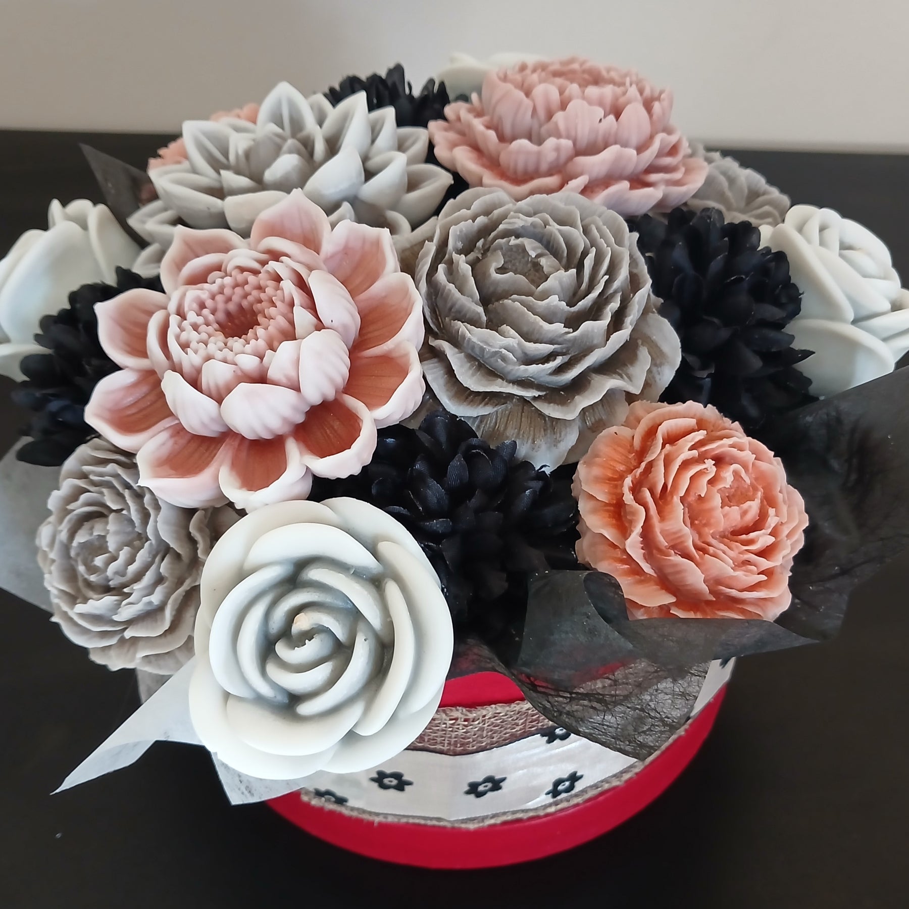 Round Box Bouquet Sea Salt & Driftwood