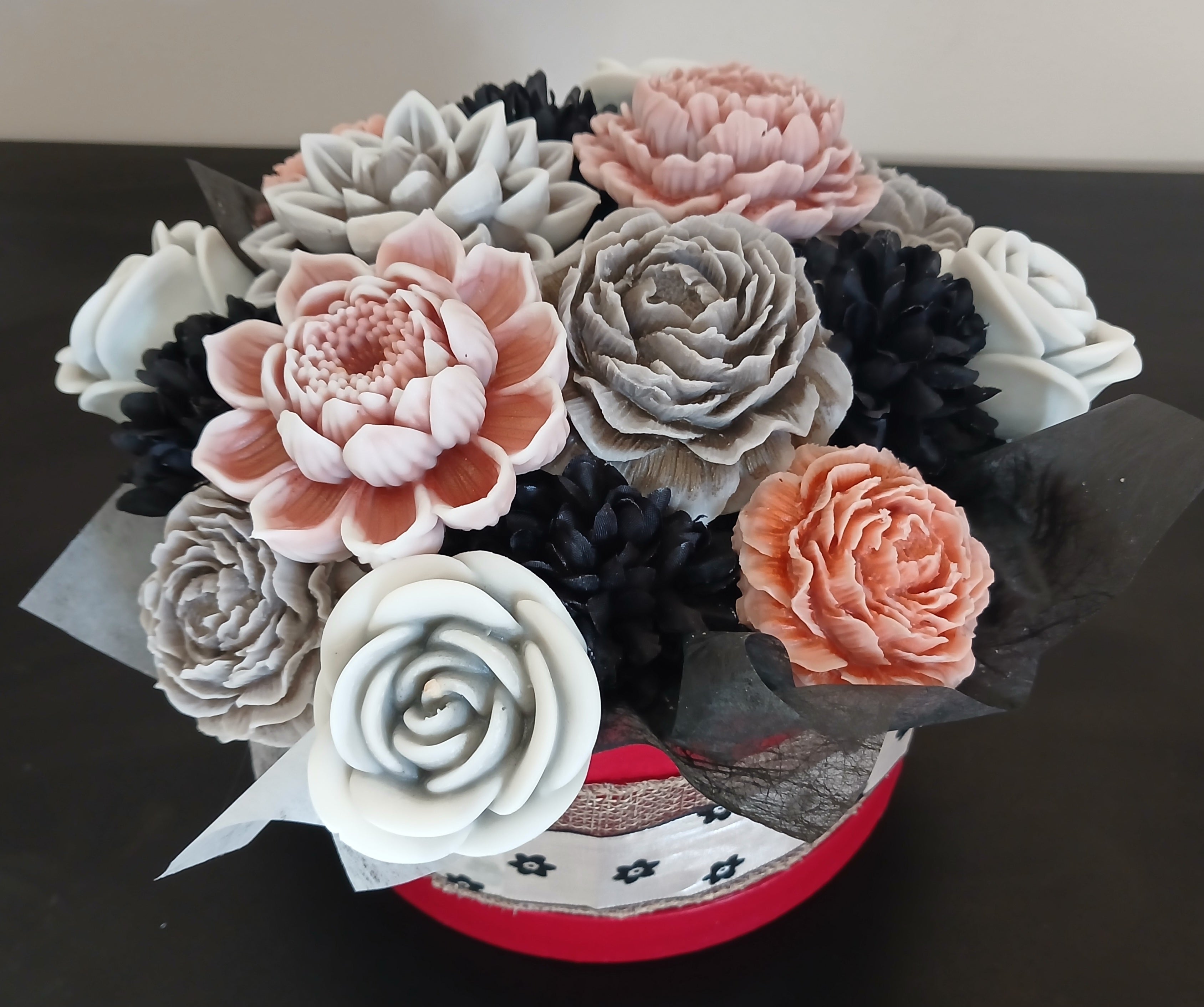 Round Box Bouquet Sea Salt & Driftwood