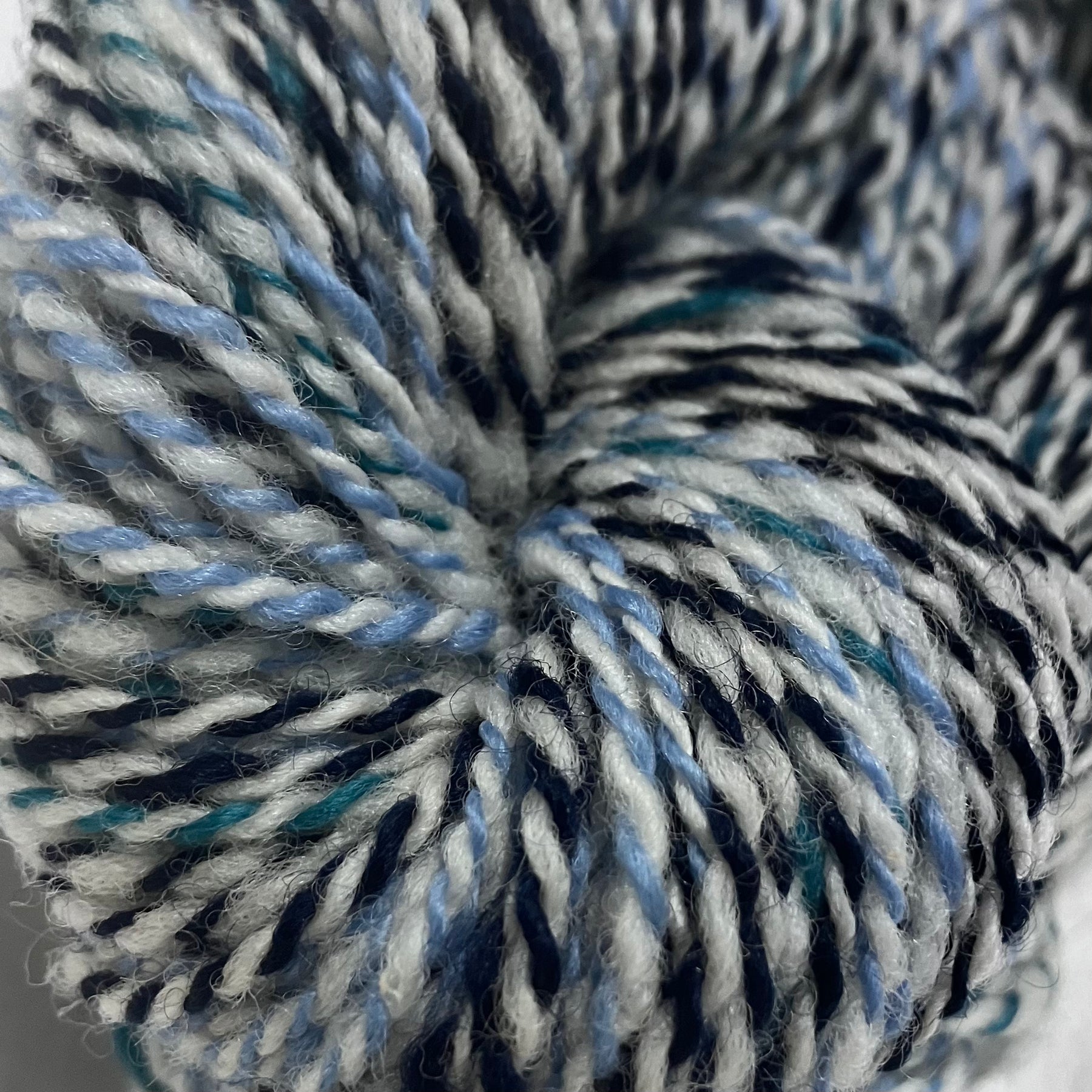 Blue-green Border Leicester wool