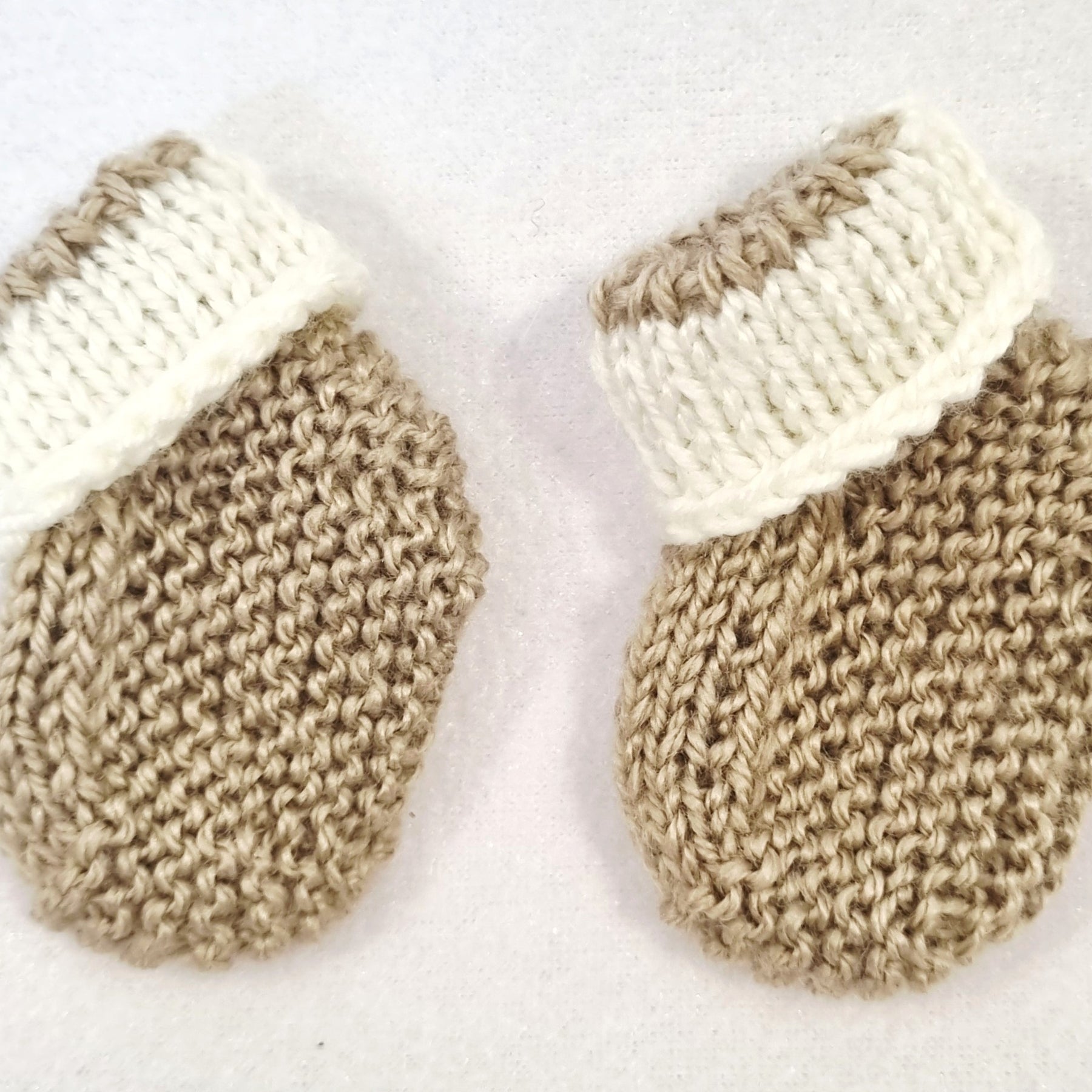 Hand knitted 3 piece Reborn Baby/Premmie hand knitted outfits - Newborn gift set - BB01