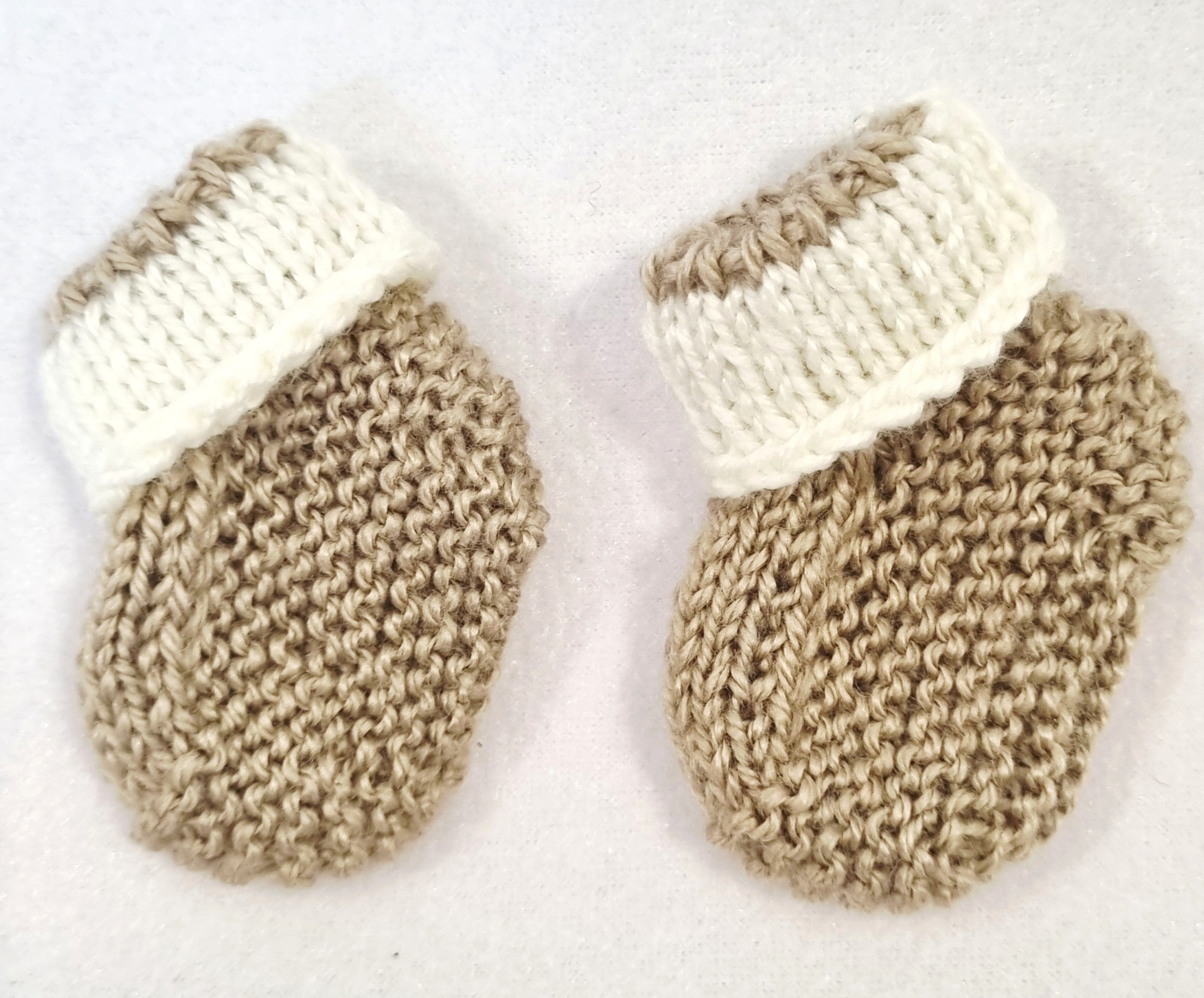 Hand knitted 3 piece Reborn Baby/Premmie hand knitted outfits - Newborn gift set - BB01