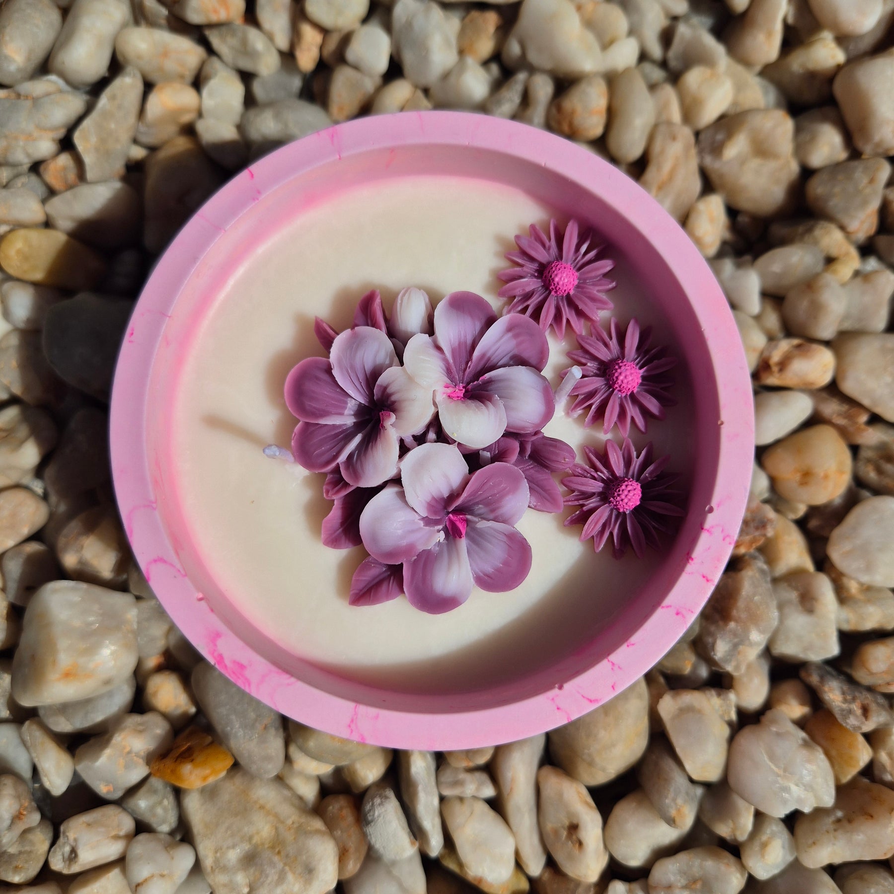 Round pink concrete bowl candle with rose and lavender scent