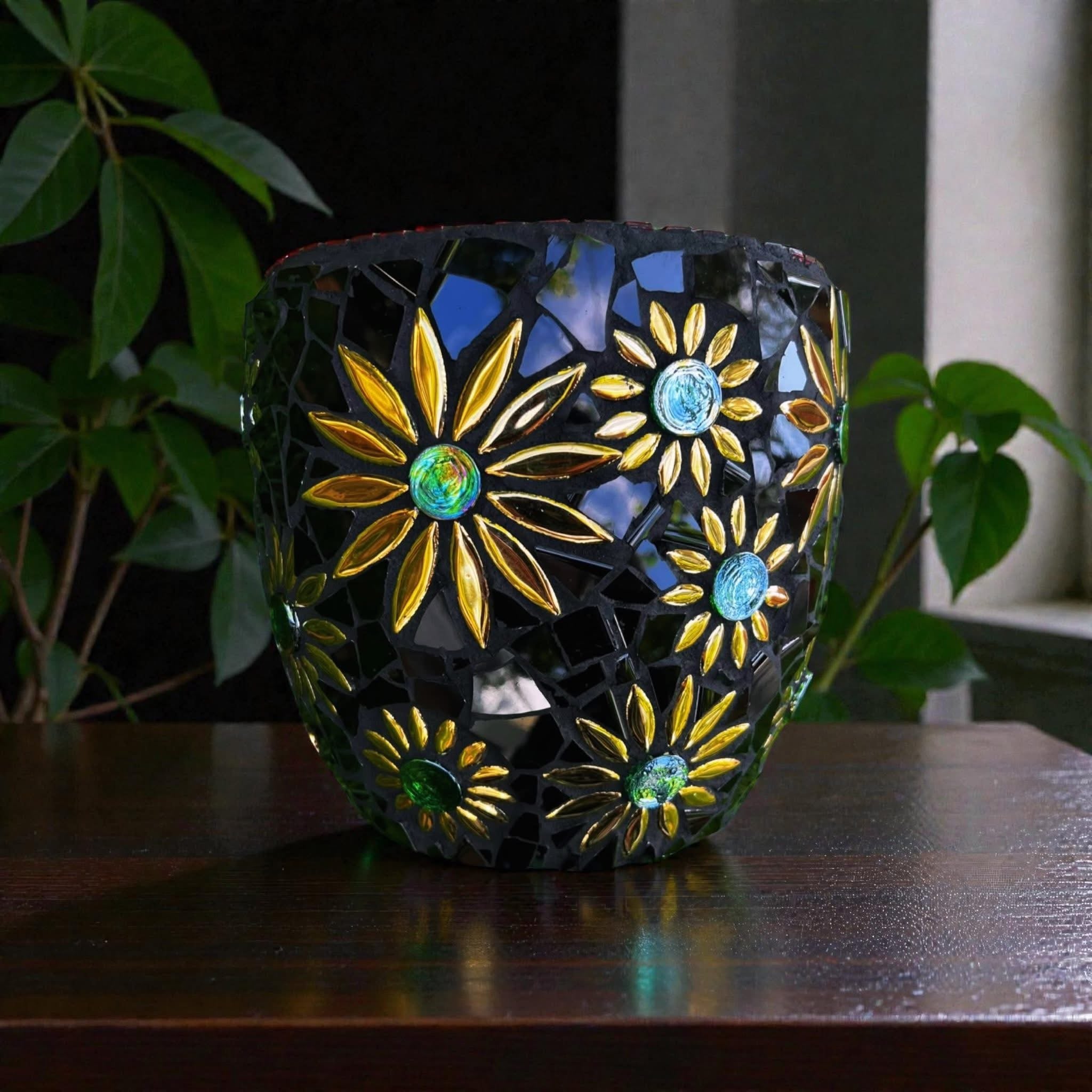 Large Mosaic Plant Pot.