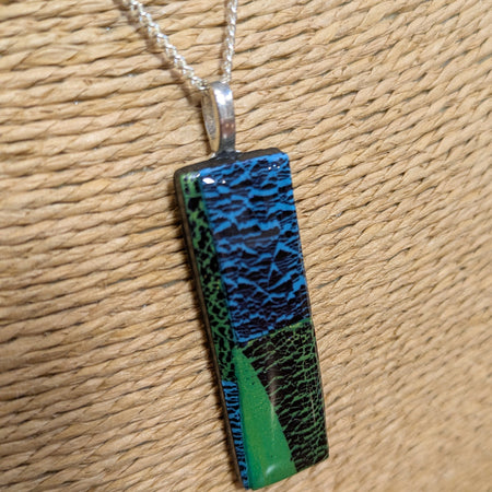 Stretch foil pendant