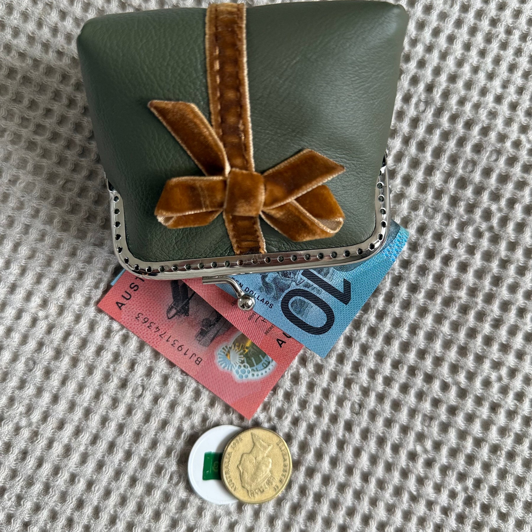 Coin purse with bow accent