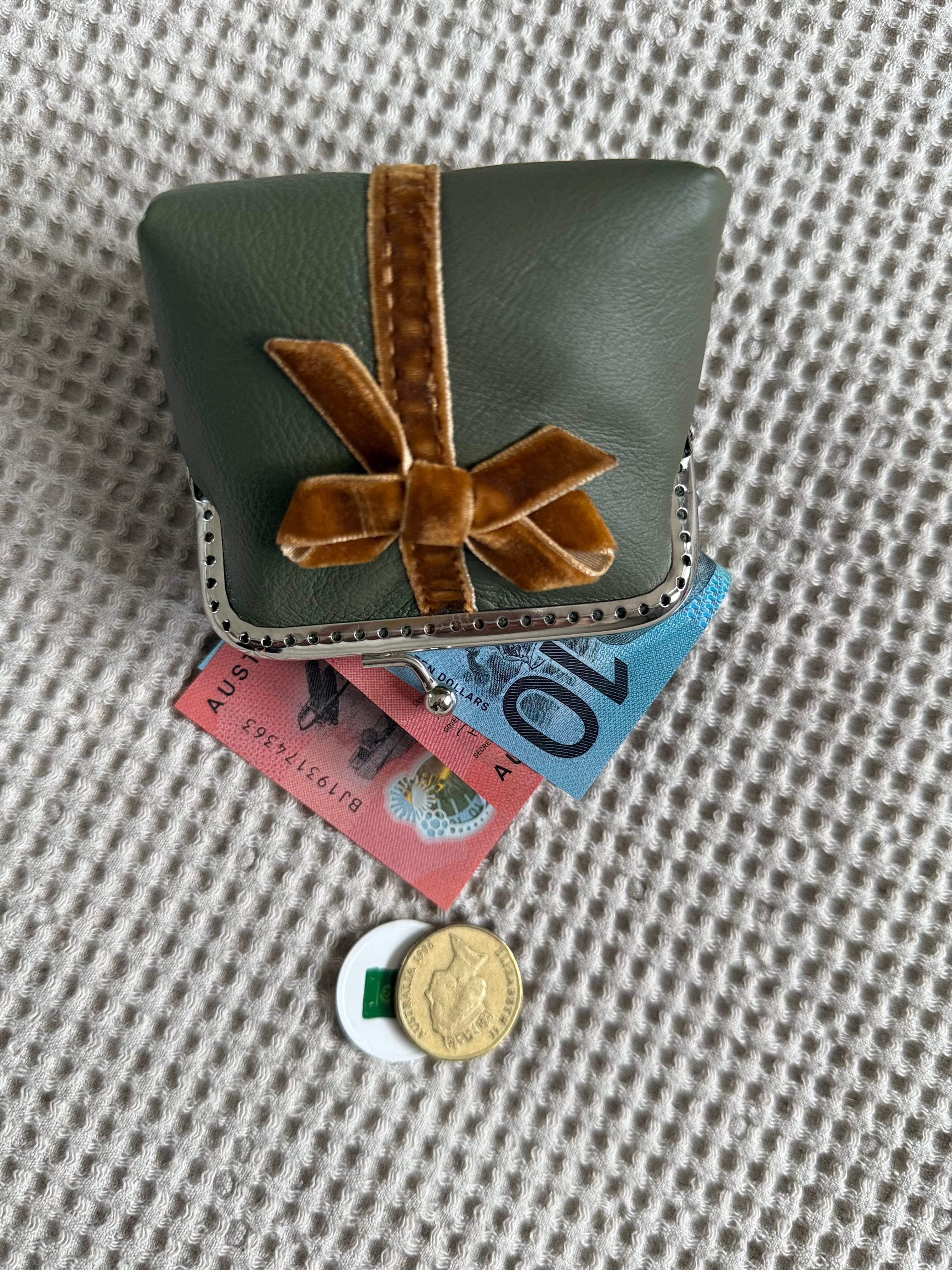 Coin purse with bow accent