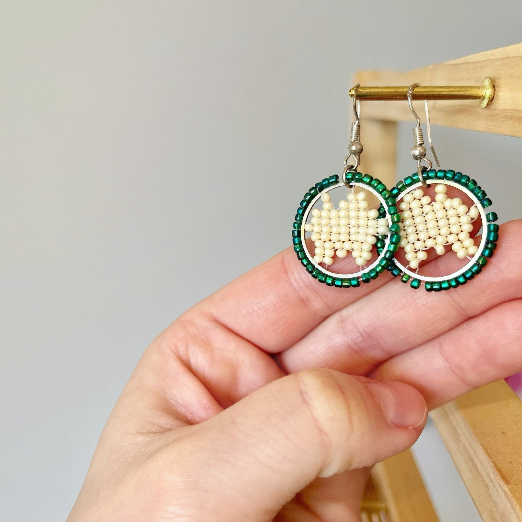 🌏 Australian Mainland | Dandle Beaded Earrings | white, cream, green, emerald