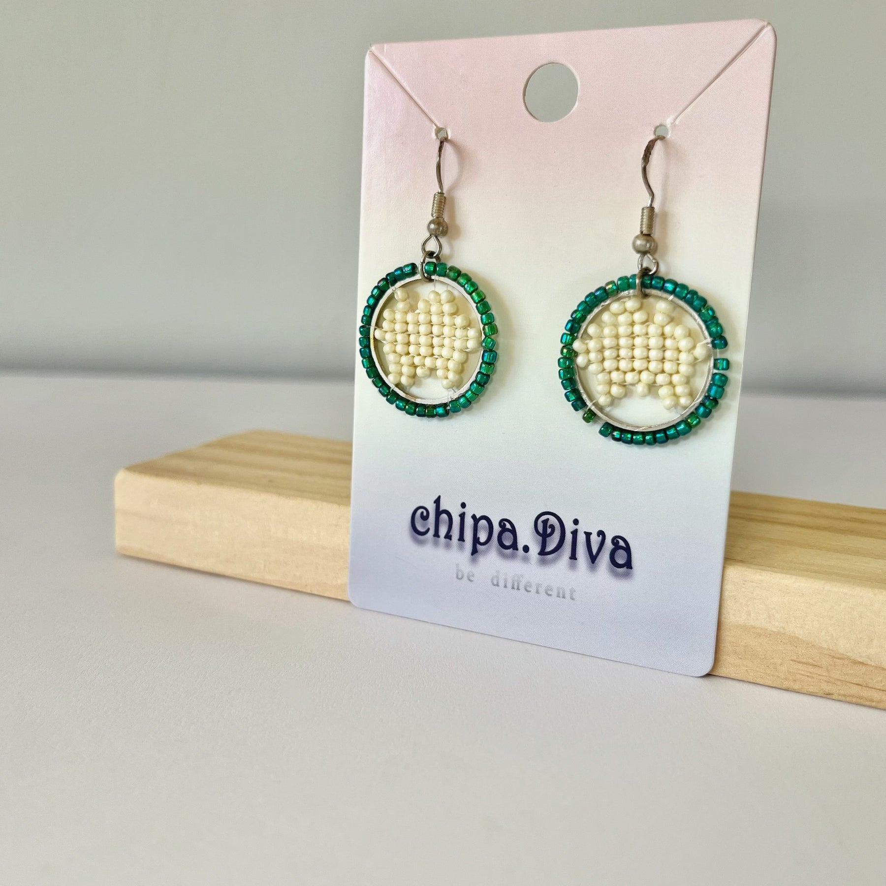 🌏 Australian Mainland | Dandle Beaded Earrings | white, cream, green, emerald