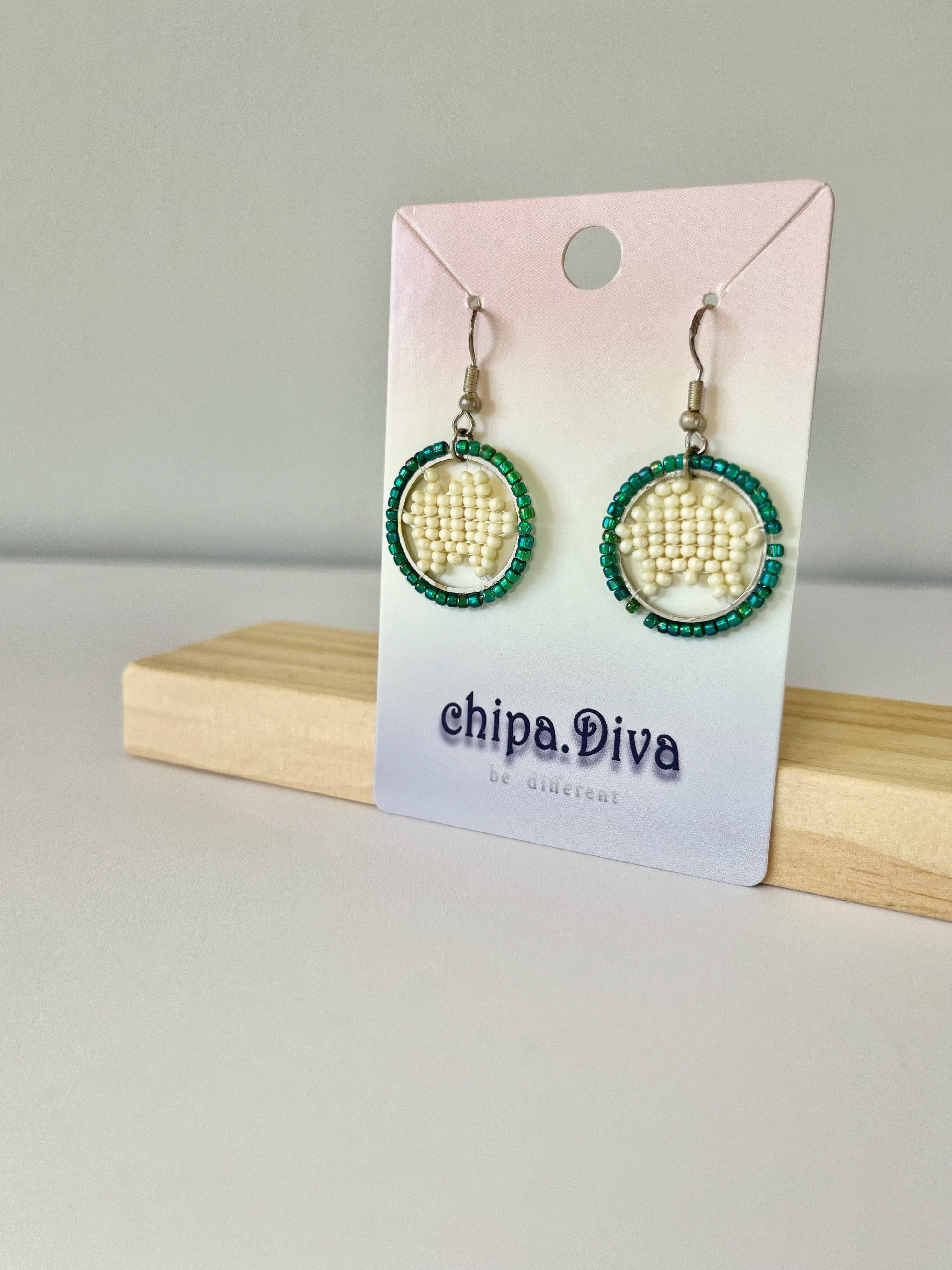 🌏 Australian Mainland | Dandle Beaded Earrings | white, cream, green, emerald