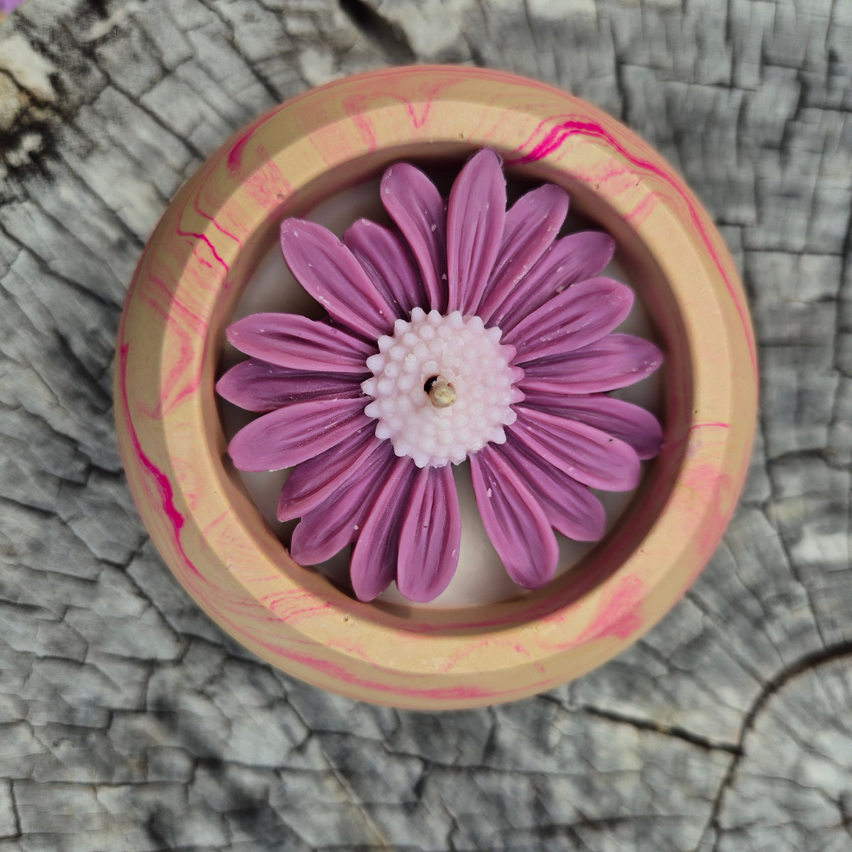 Concrete pot belly shaped bowl candle with sandalwood fragrance
