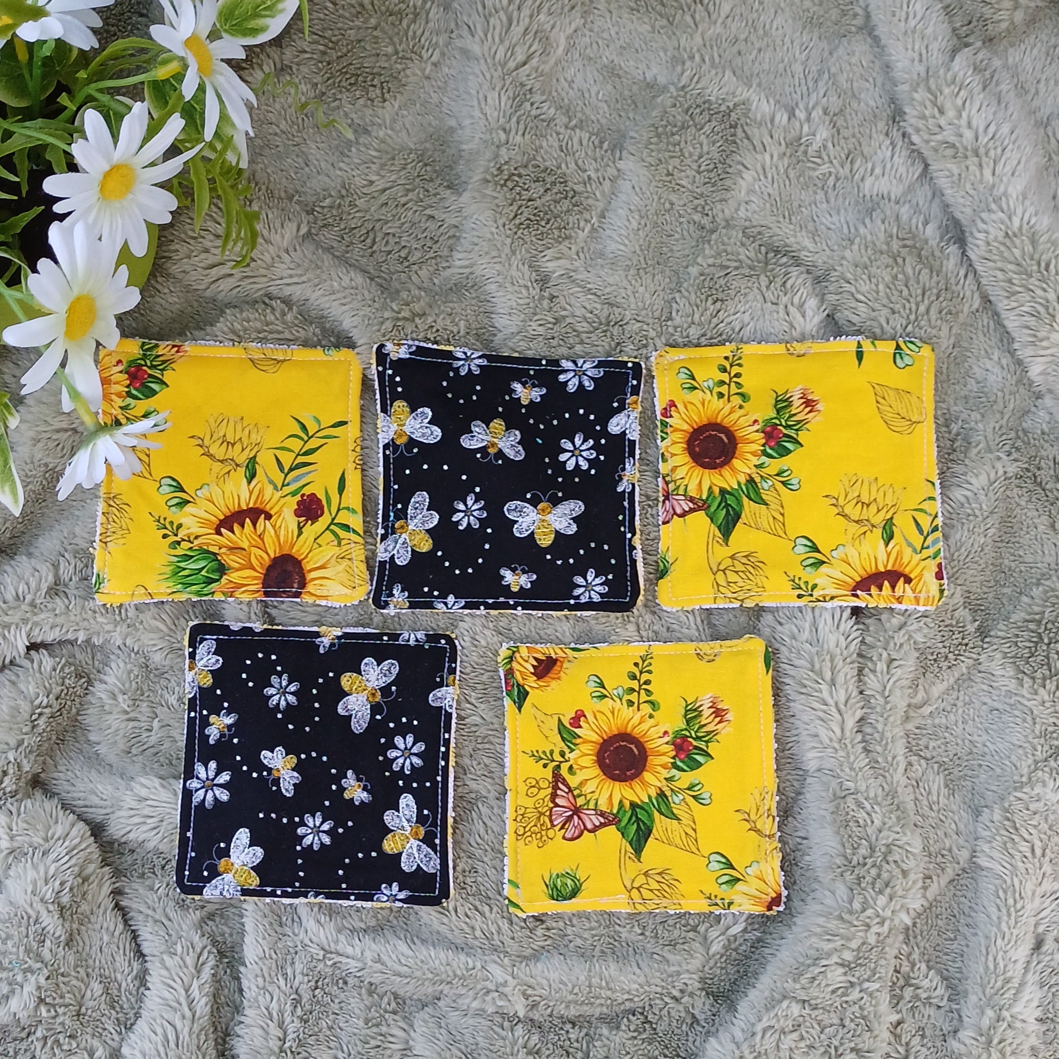 Sunflower & Bee Design Reusable Makeup Wipes - 5 pieces