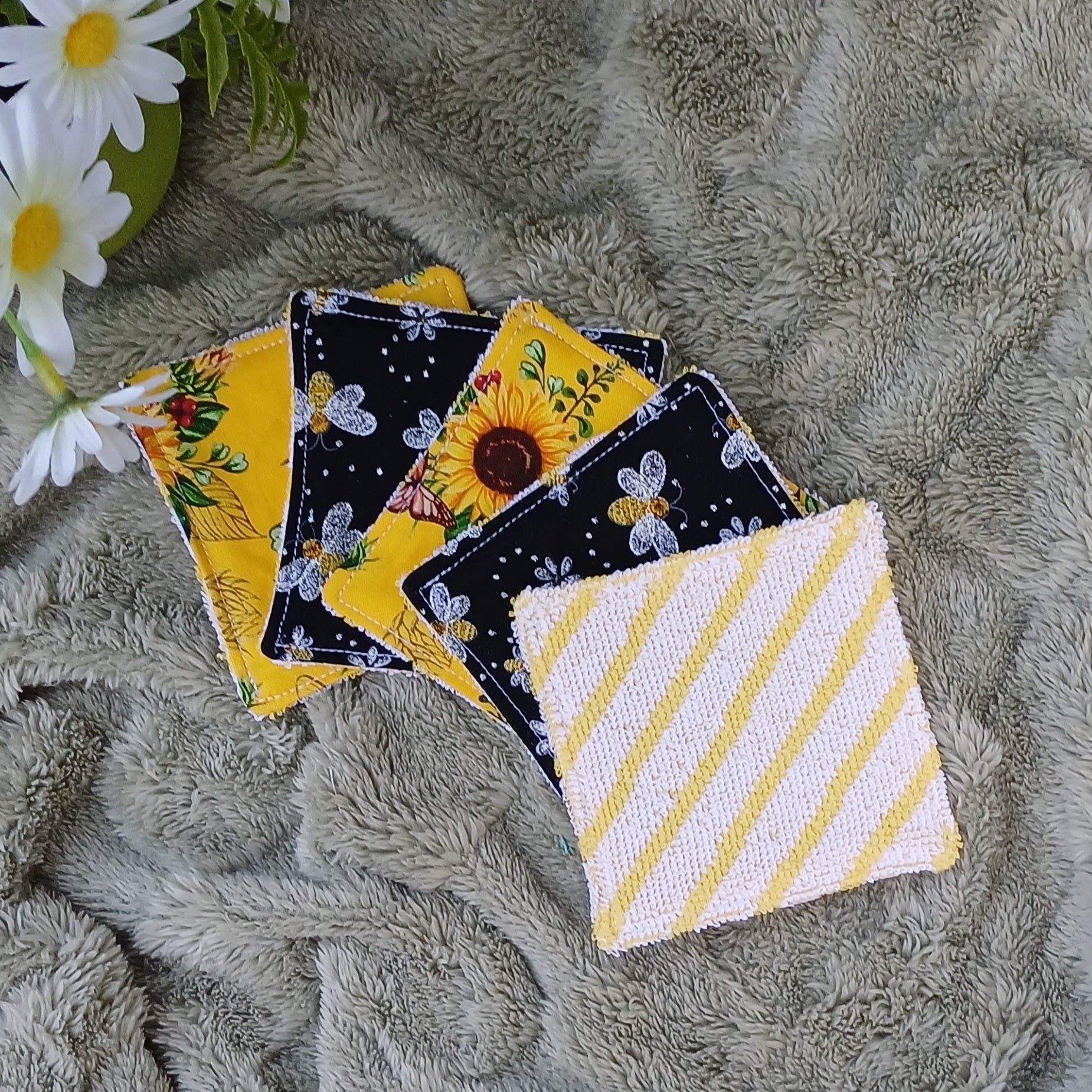 Sunflower & Bee Design Reusable Makeup Wipes - 5 pieces
