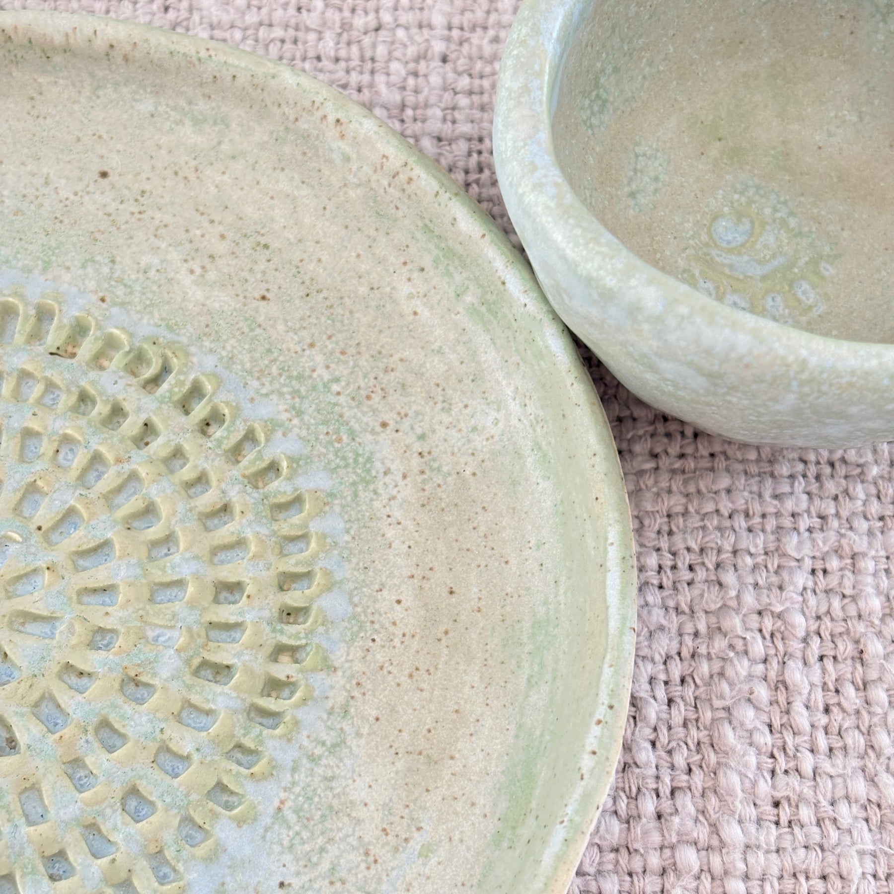 Garlic Shredder & Condiment Bowl ~ High Tide