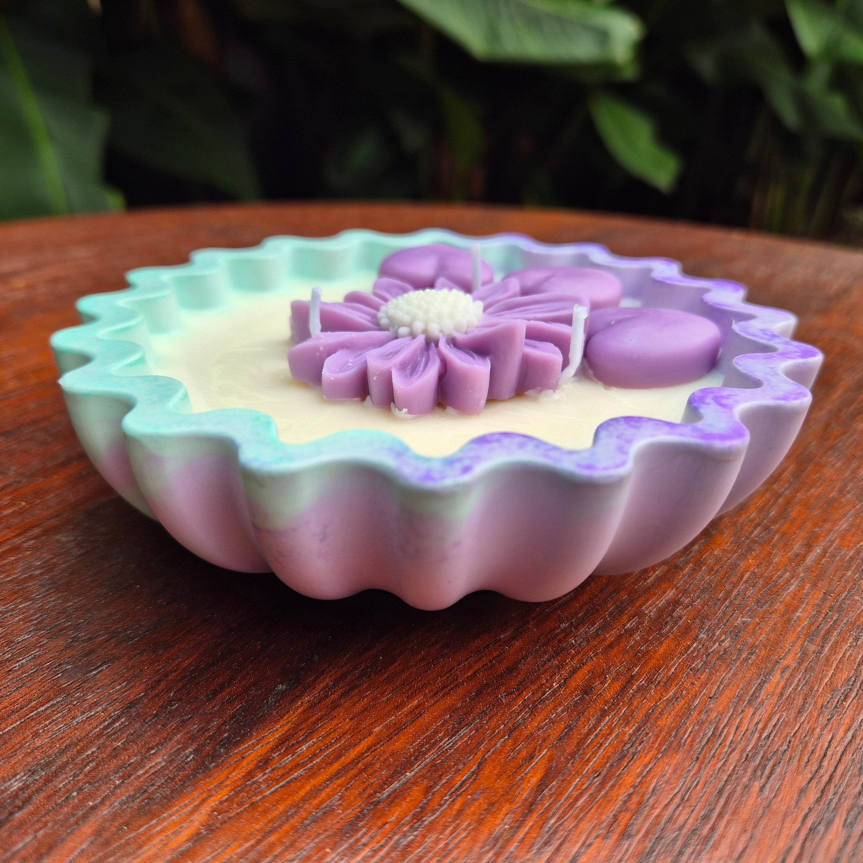 Soy wax eco-concrete bowl candle with sandalwood and rose fragrance
