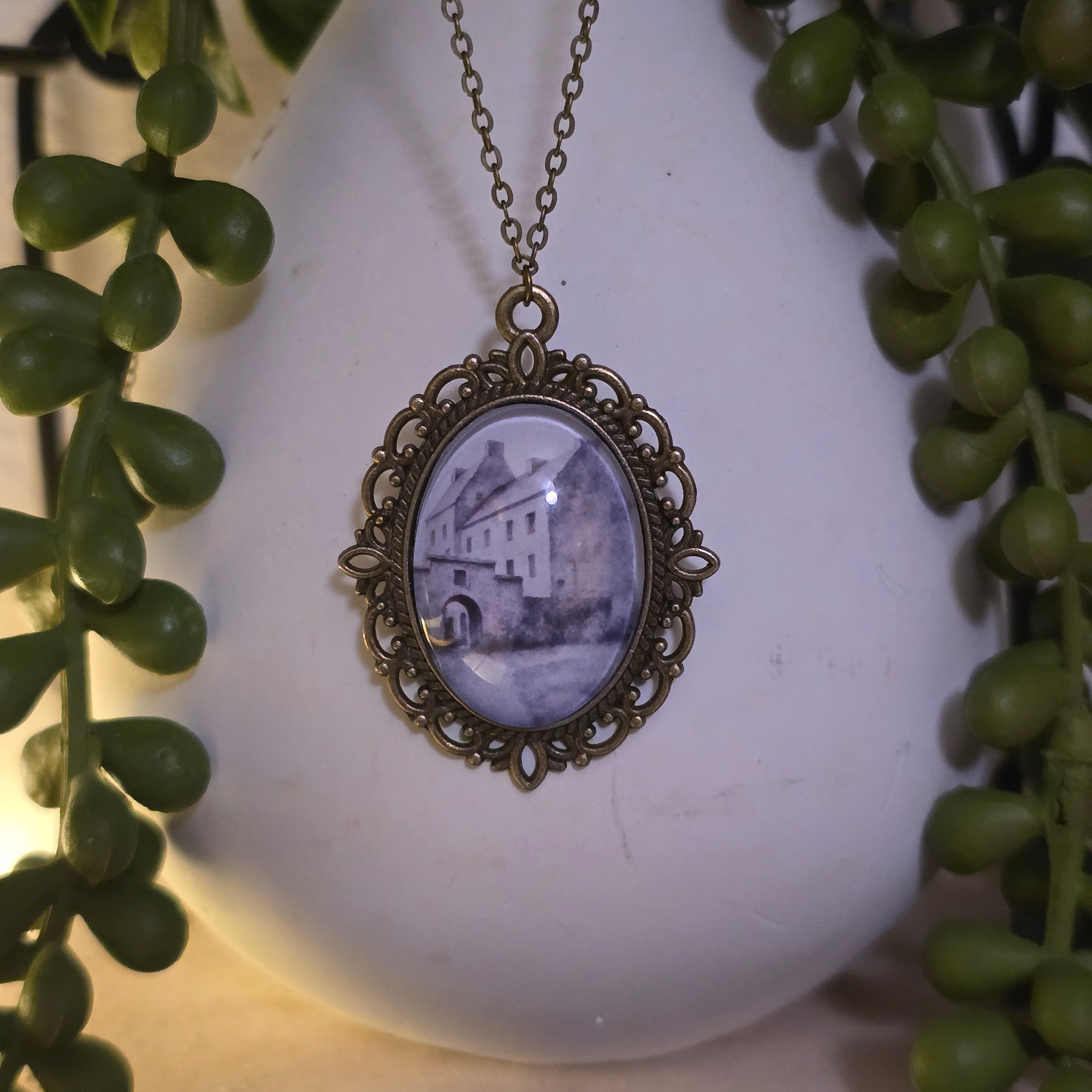 Midhope Castle Necklace | Inspired by Lallybroch on Outlander - Black & White