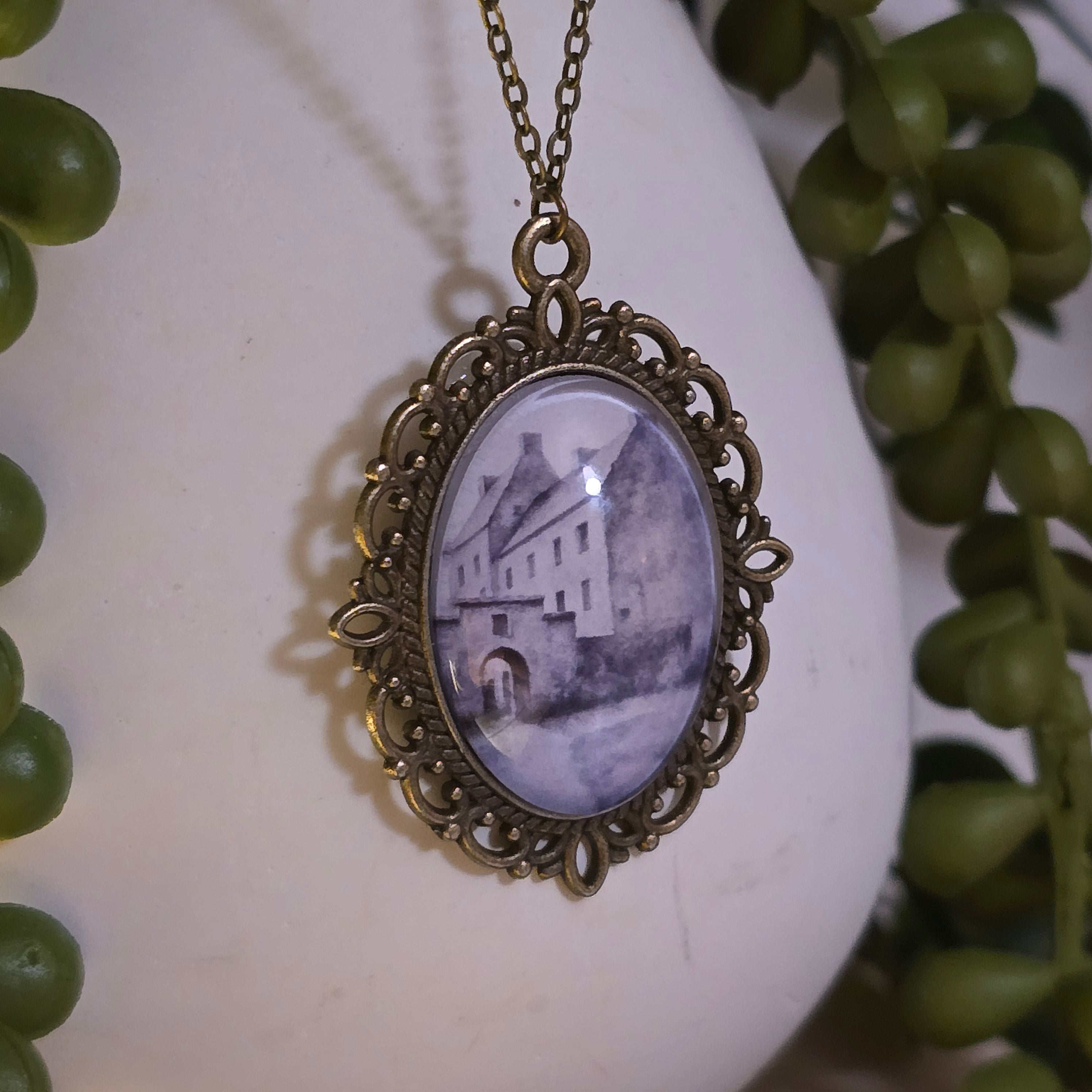 Midhope Castle Necklace | Inspired by Lallybroch on Outlander - Black & White