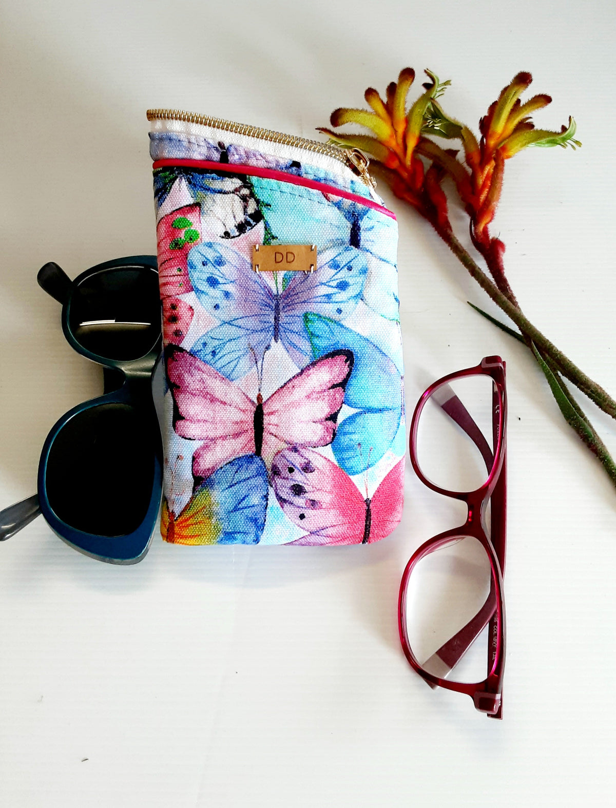 Double pocket eyeglass/sunglass case.