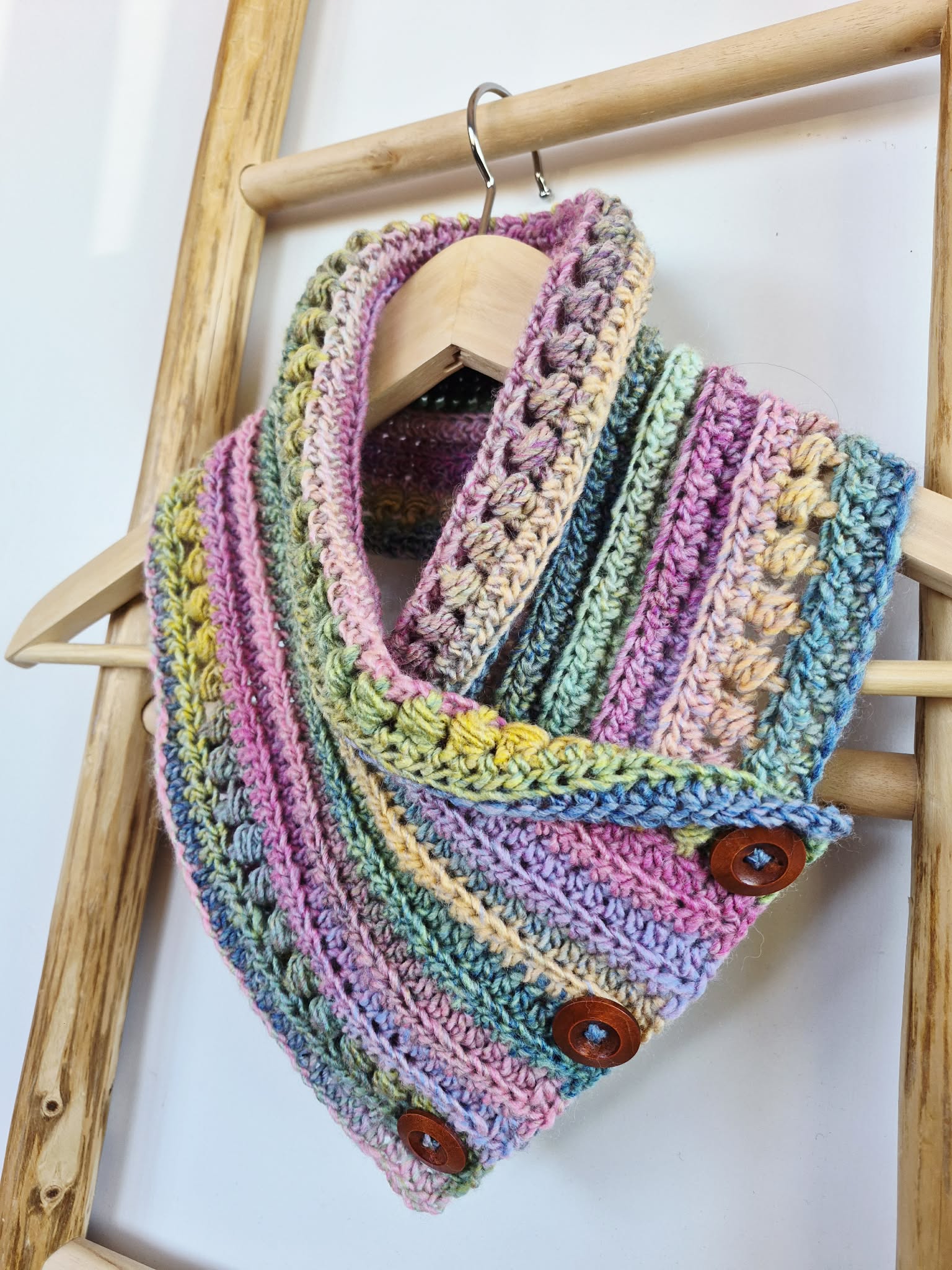 Ladies Neck warmer | Cowl | Scarf | Rainbow | Adult | Vintage | Crochet | Buttoned