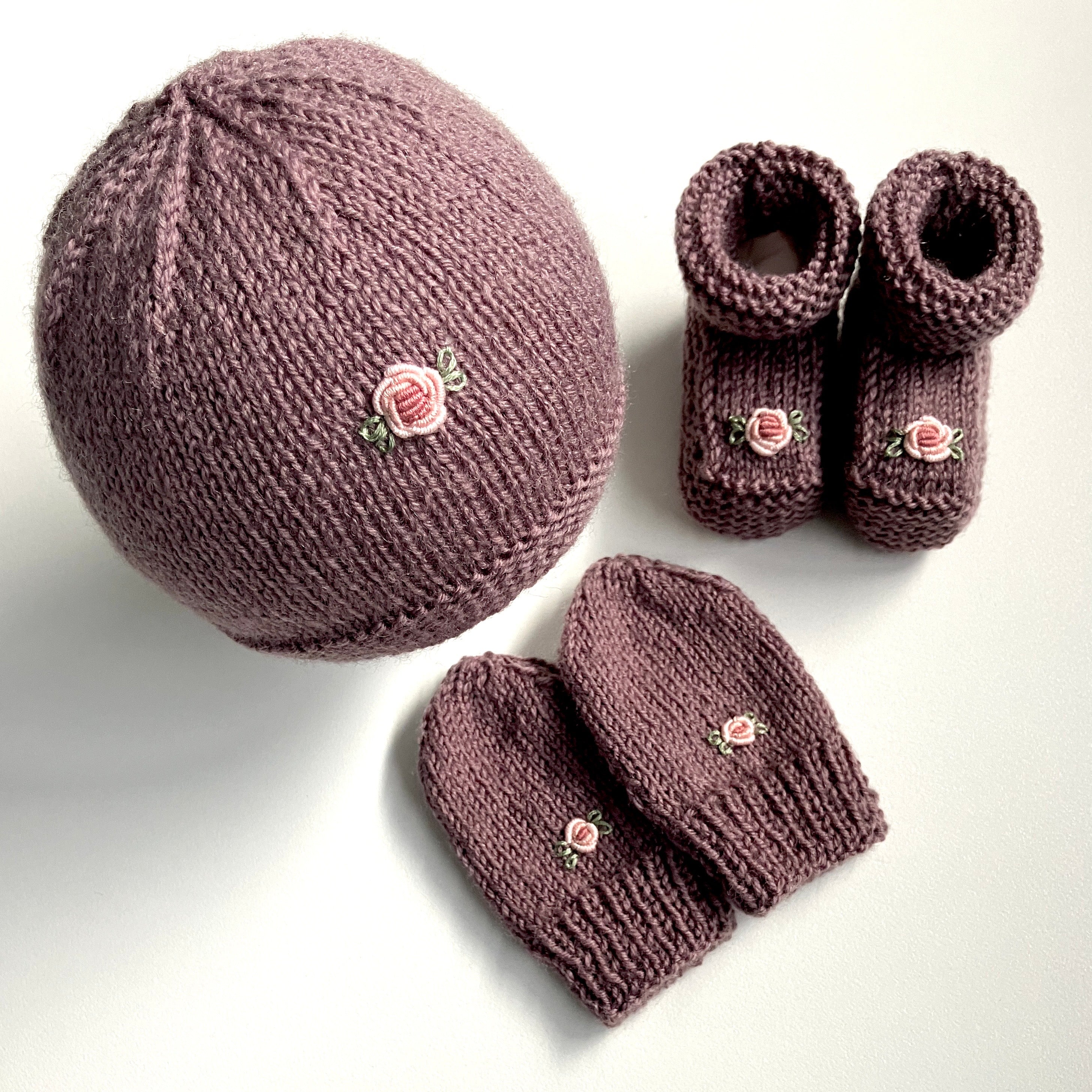 Baby gift set - soft plum with rosebuds - hand-knitted & hand-embroidered
