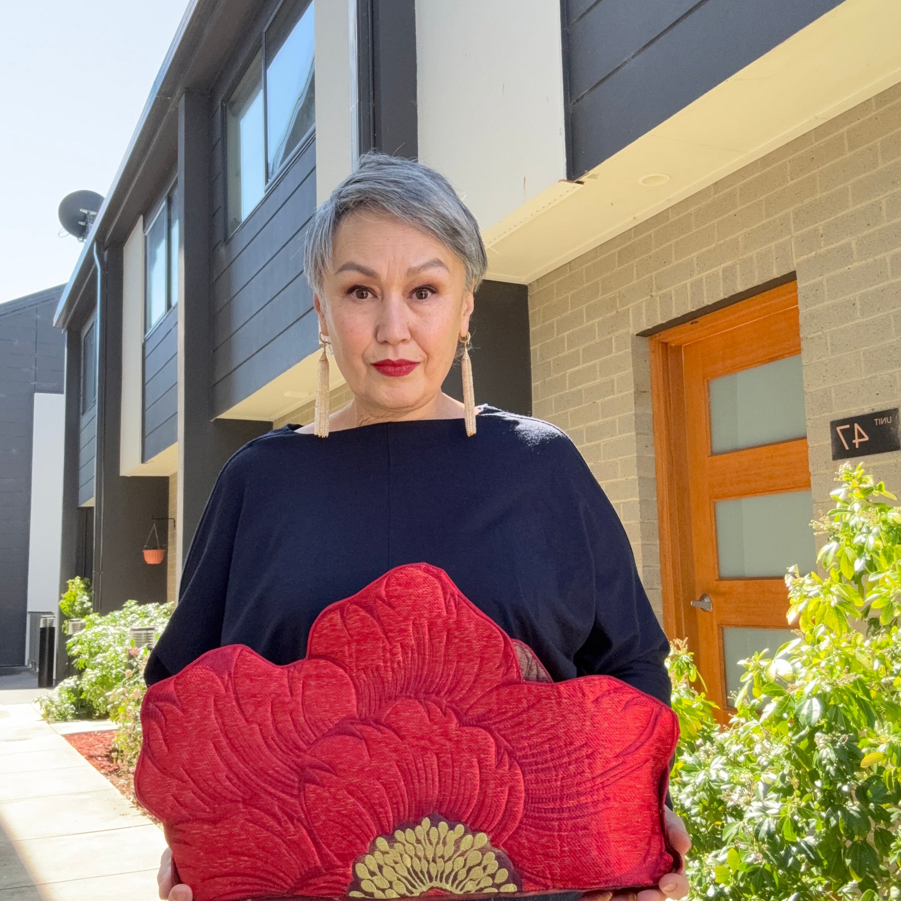 Flower shaped quilted 3-in-1 bag/ clutch